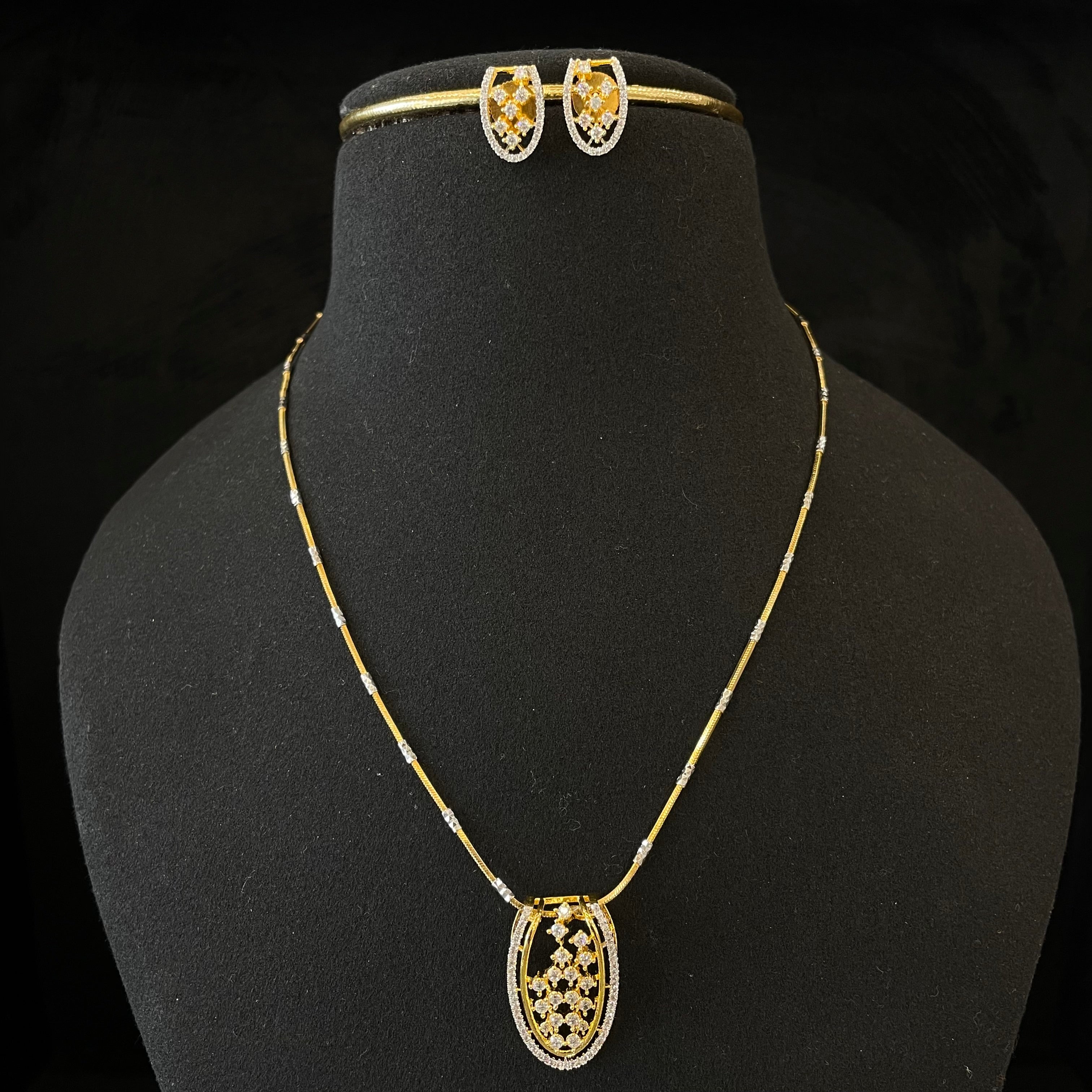 AD Ziana Pendant Set