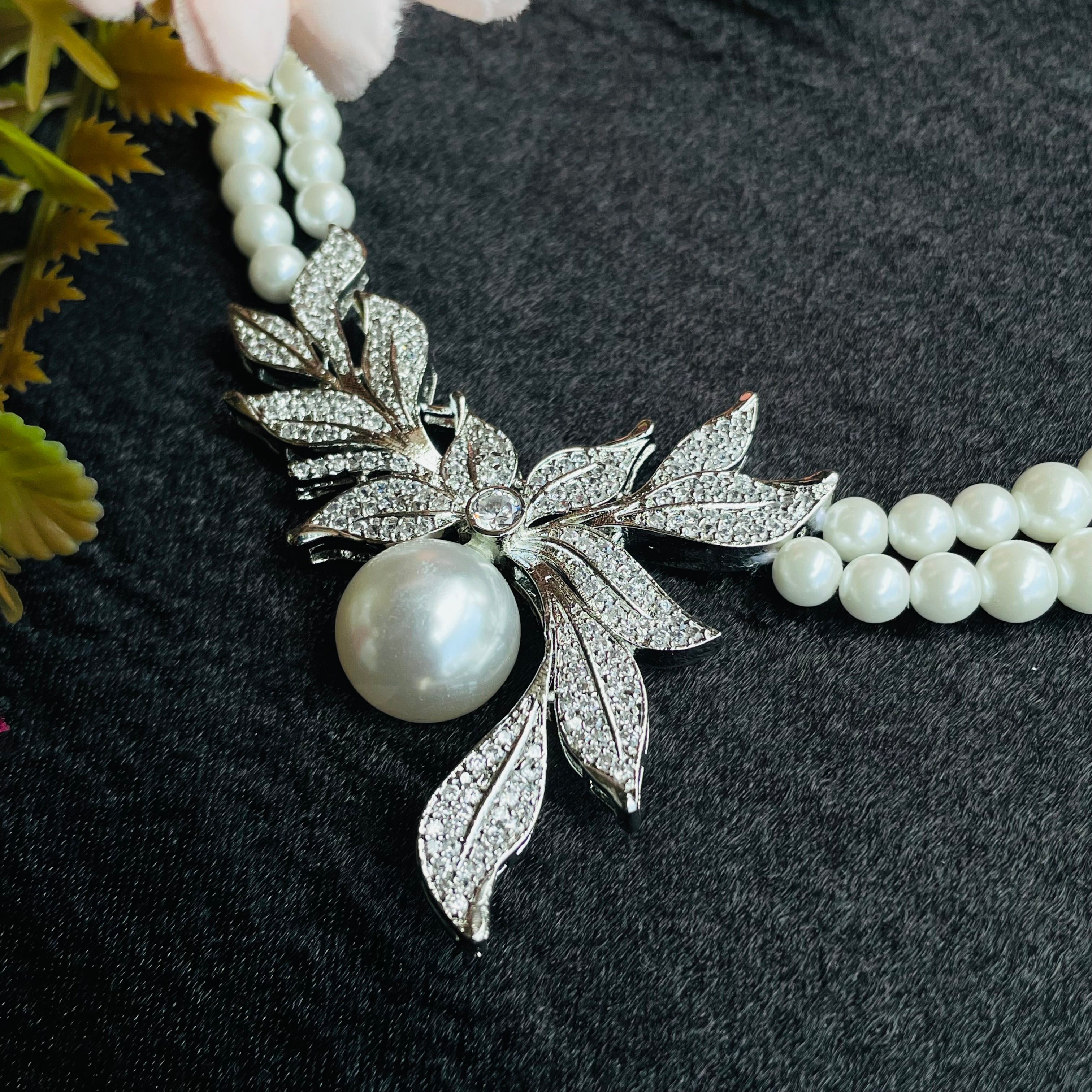 Ad Nora Pearl Neckpiece