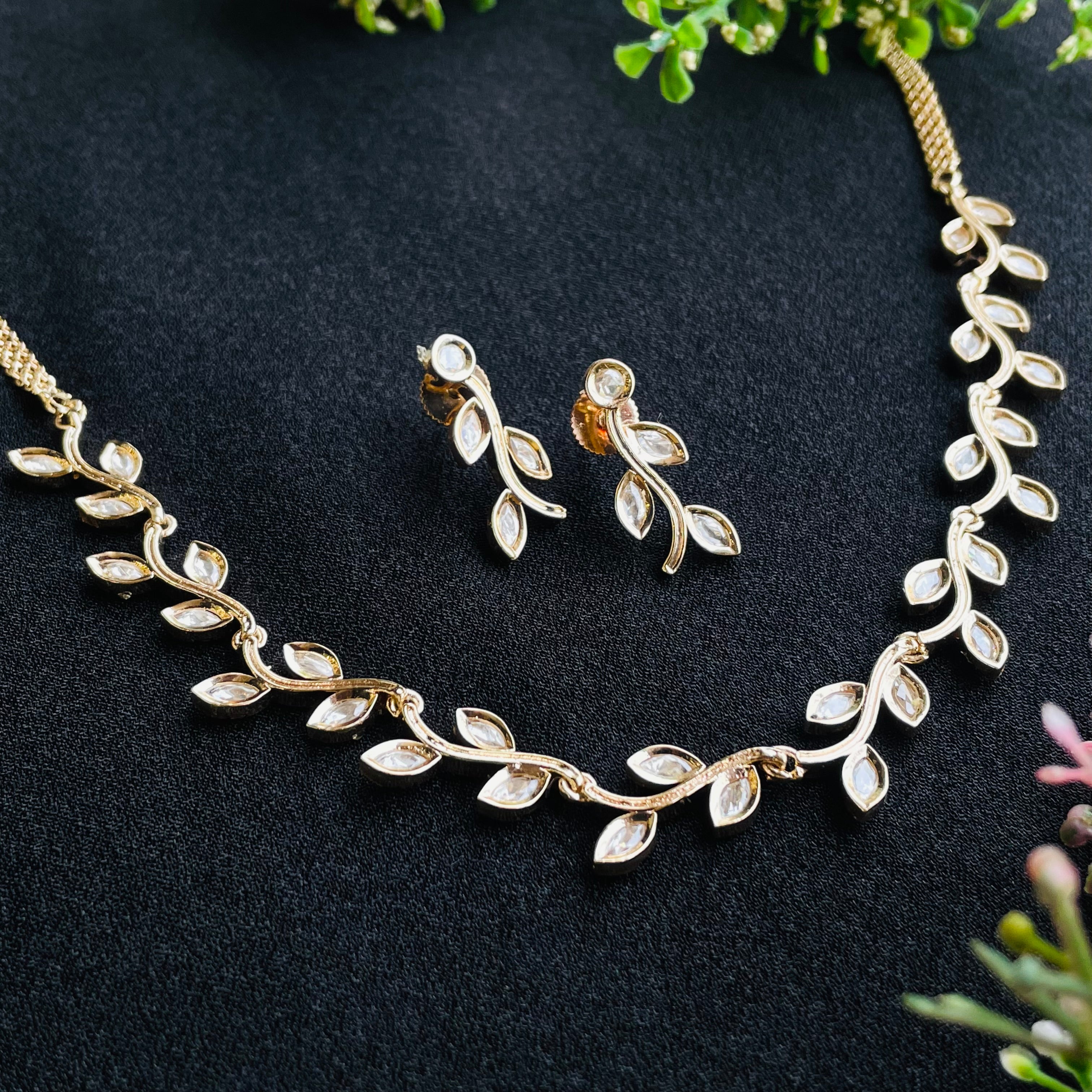 Nayaab Malika Polki Neckpiece