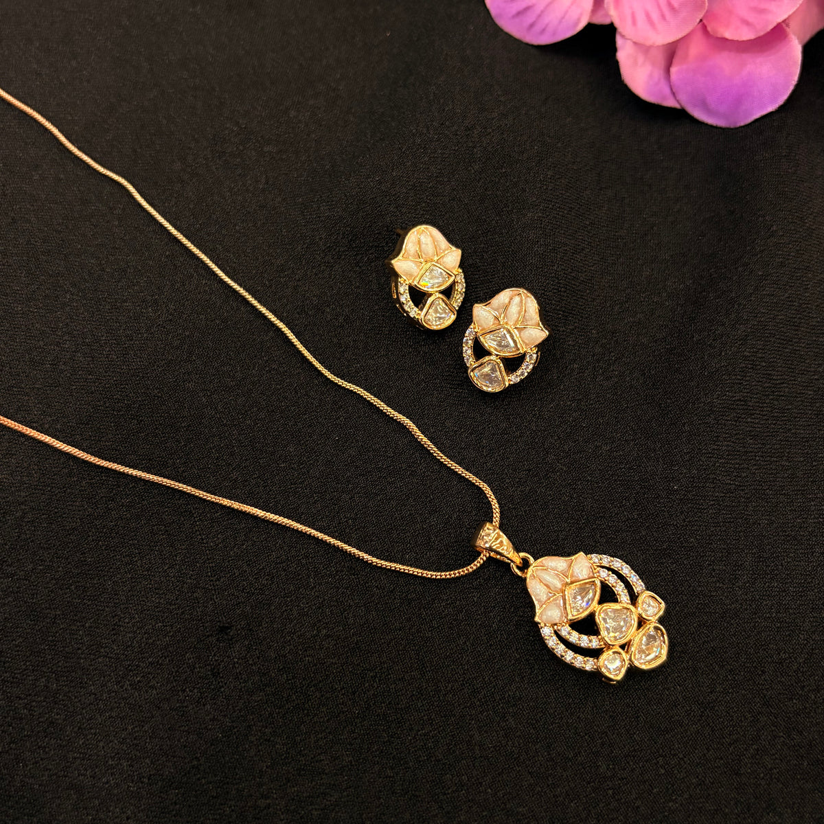 Aavya Floral Pendant Set
