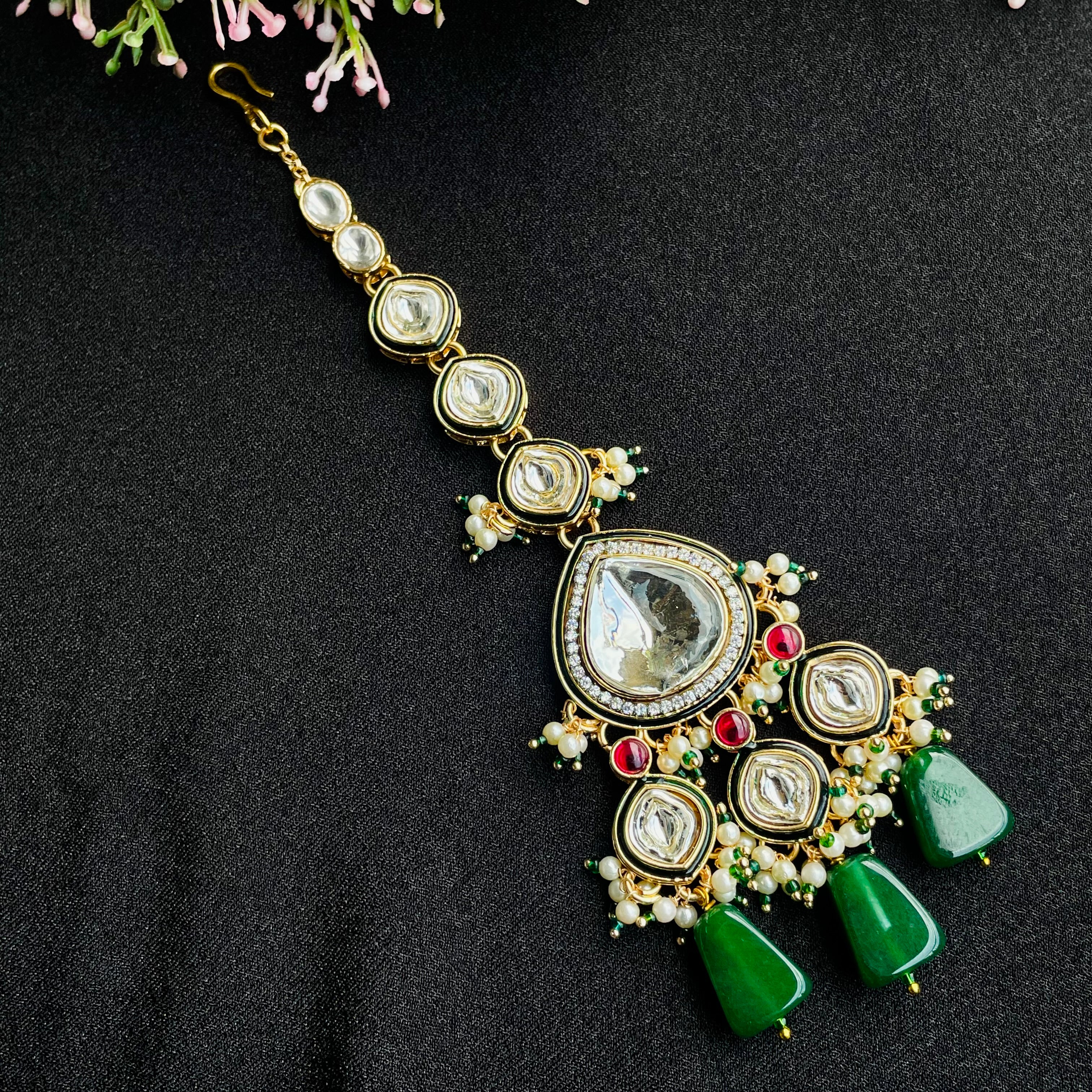 Nayaab Lavanya Polki Tikka