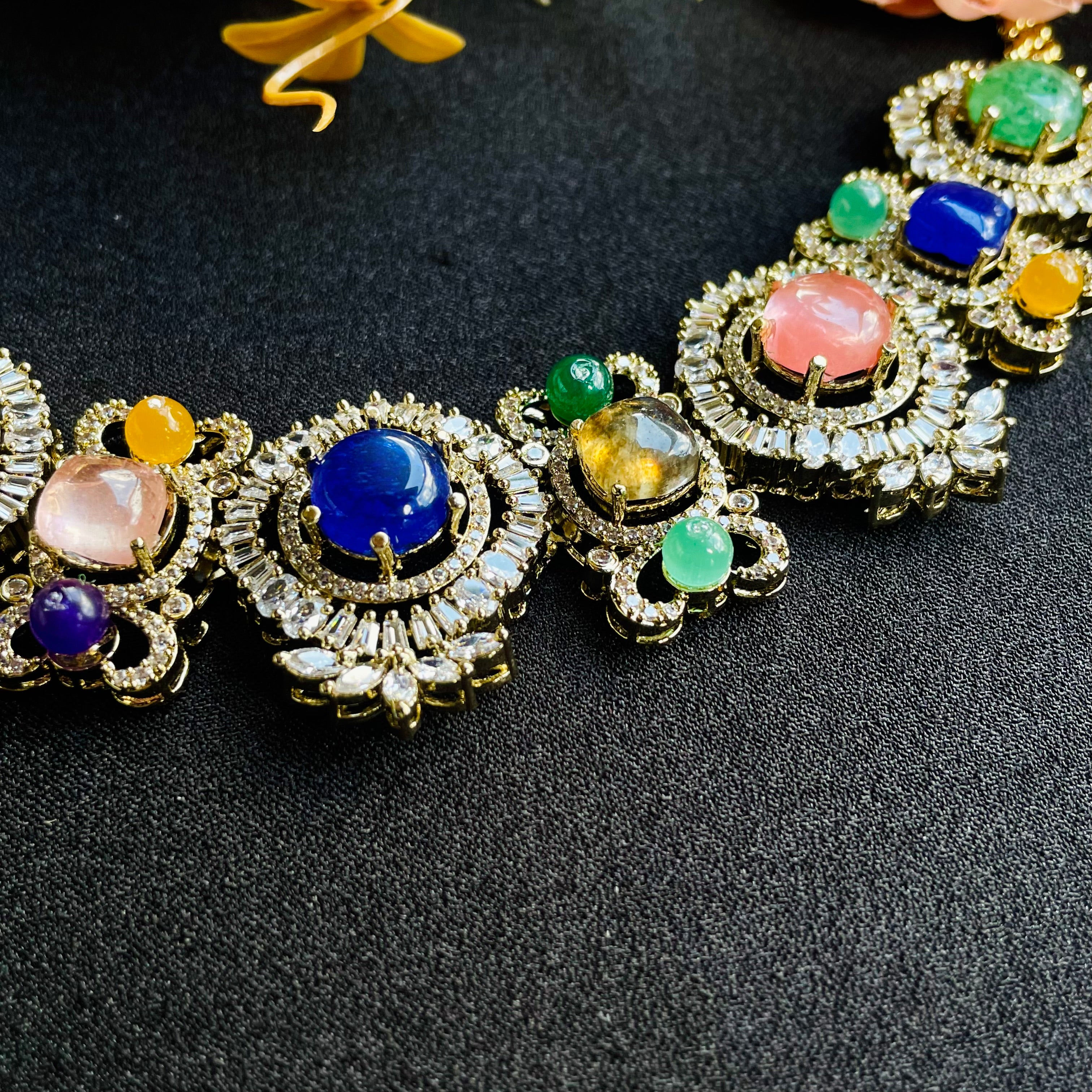 Nayaab Haniya Navratna Neckpiece