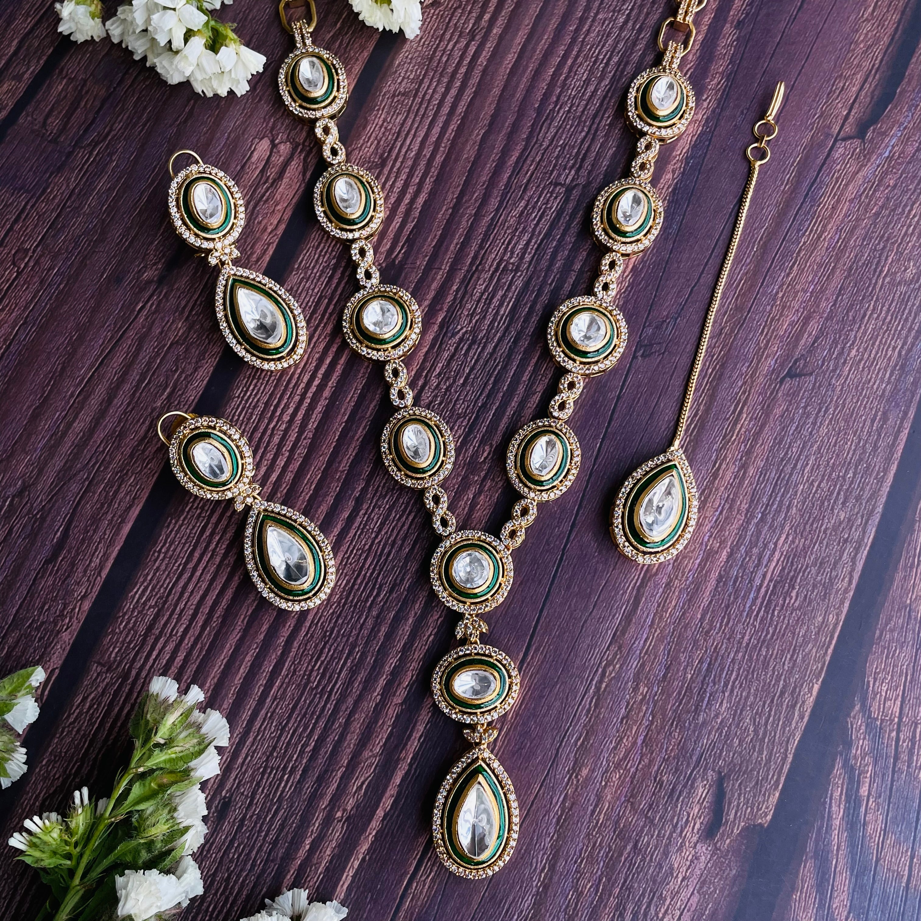 Nayaab Akira Neckpiece