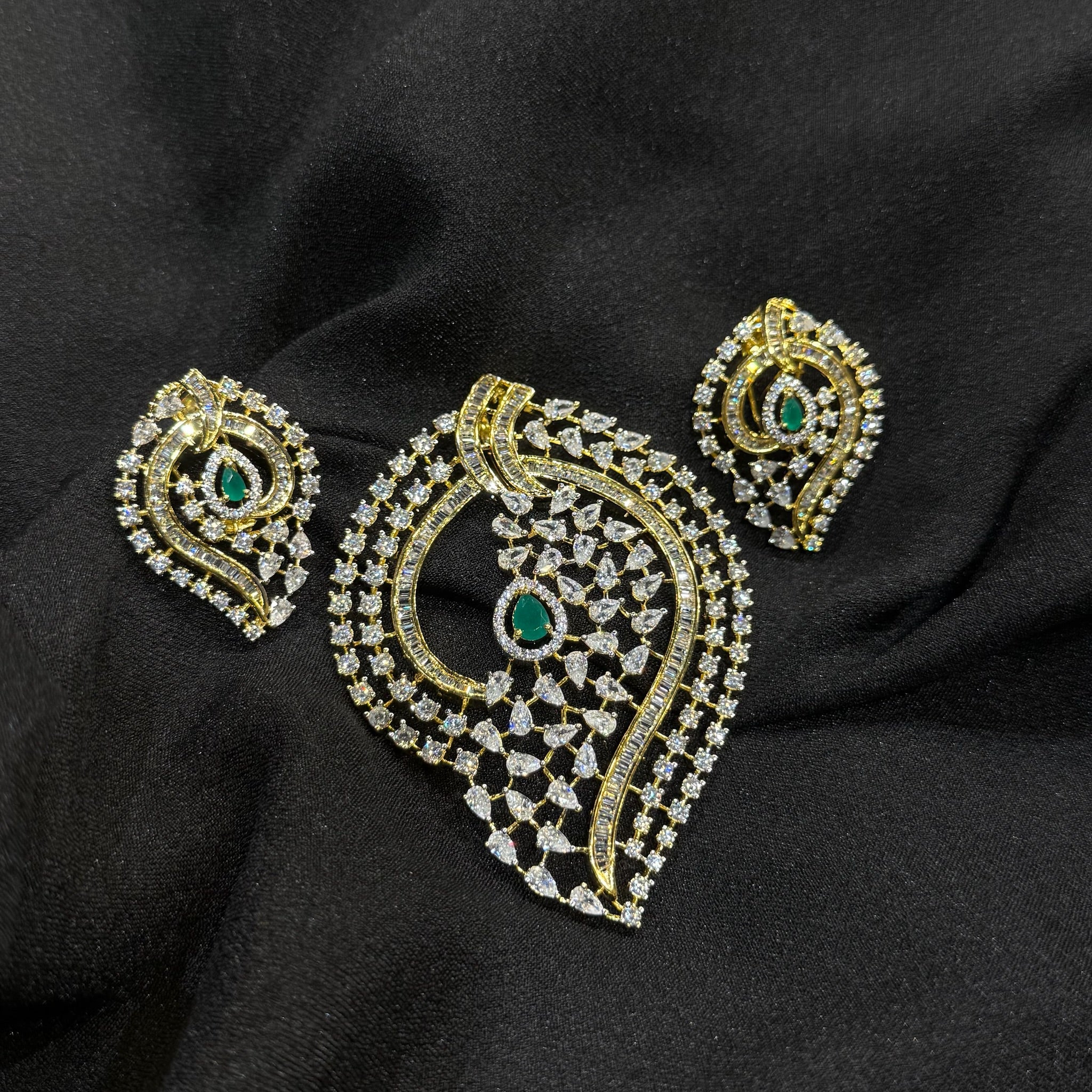 AD Zara Pendant Set