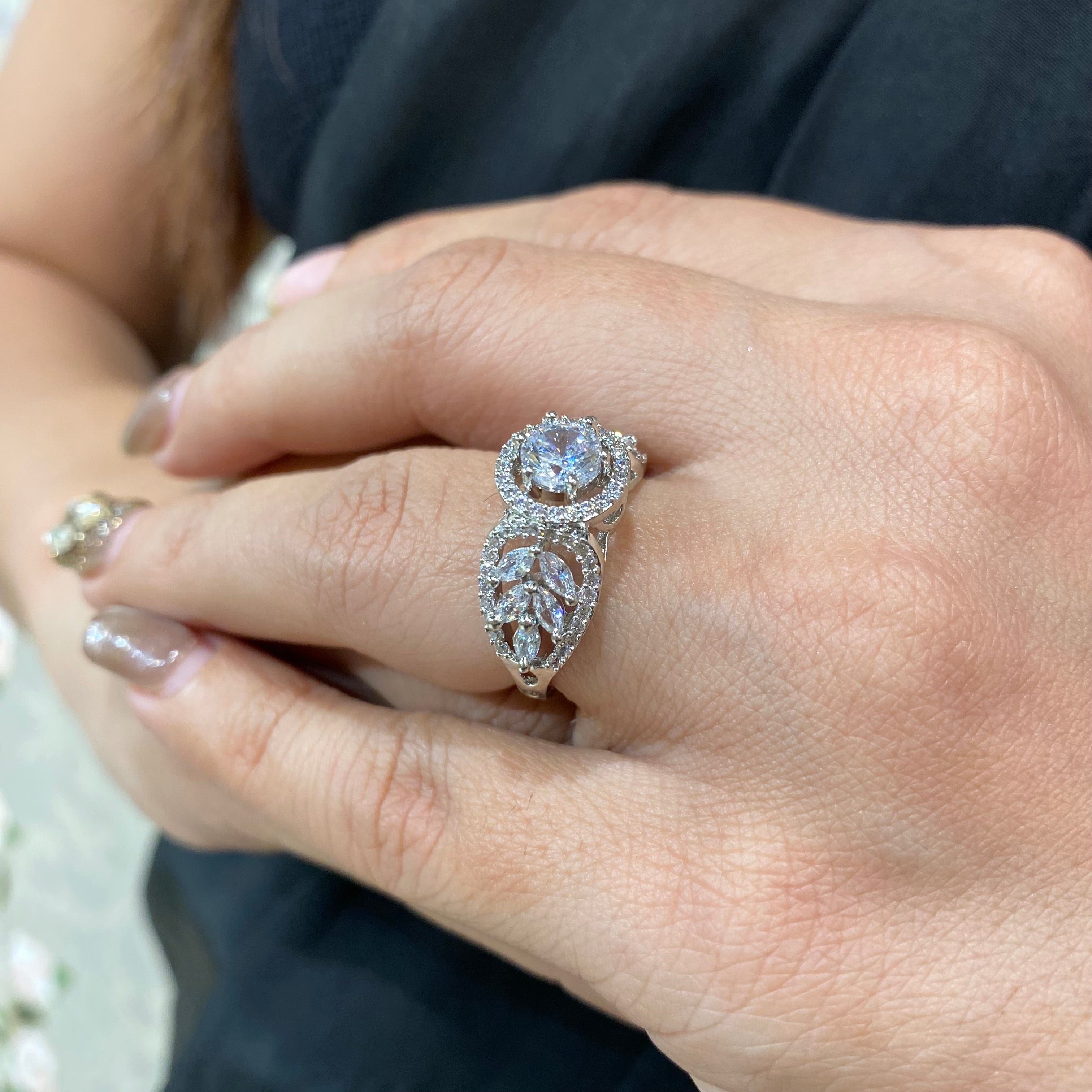 Ad Manvika Ring adjustable