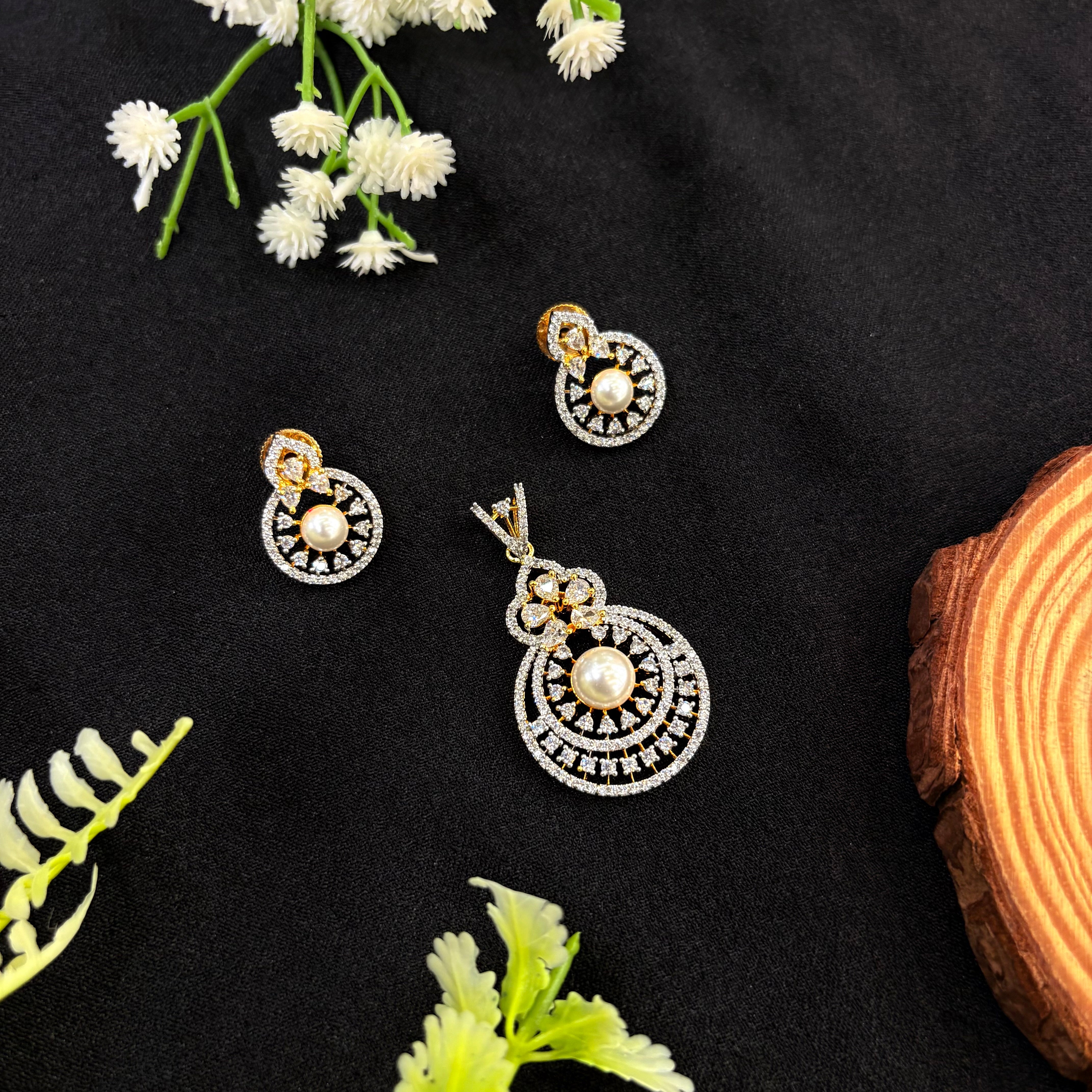 Muktika Pendant Set
