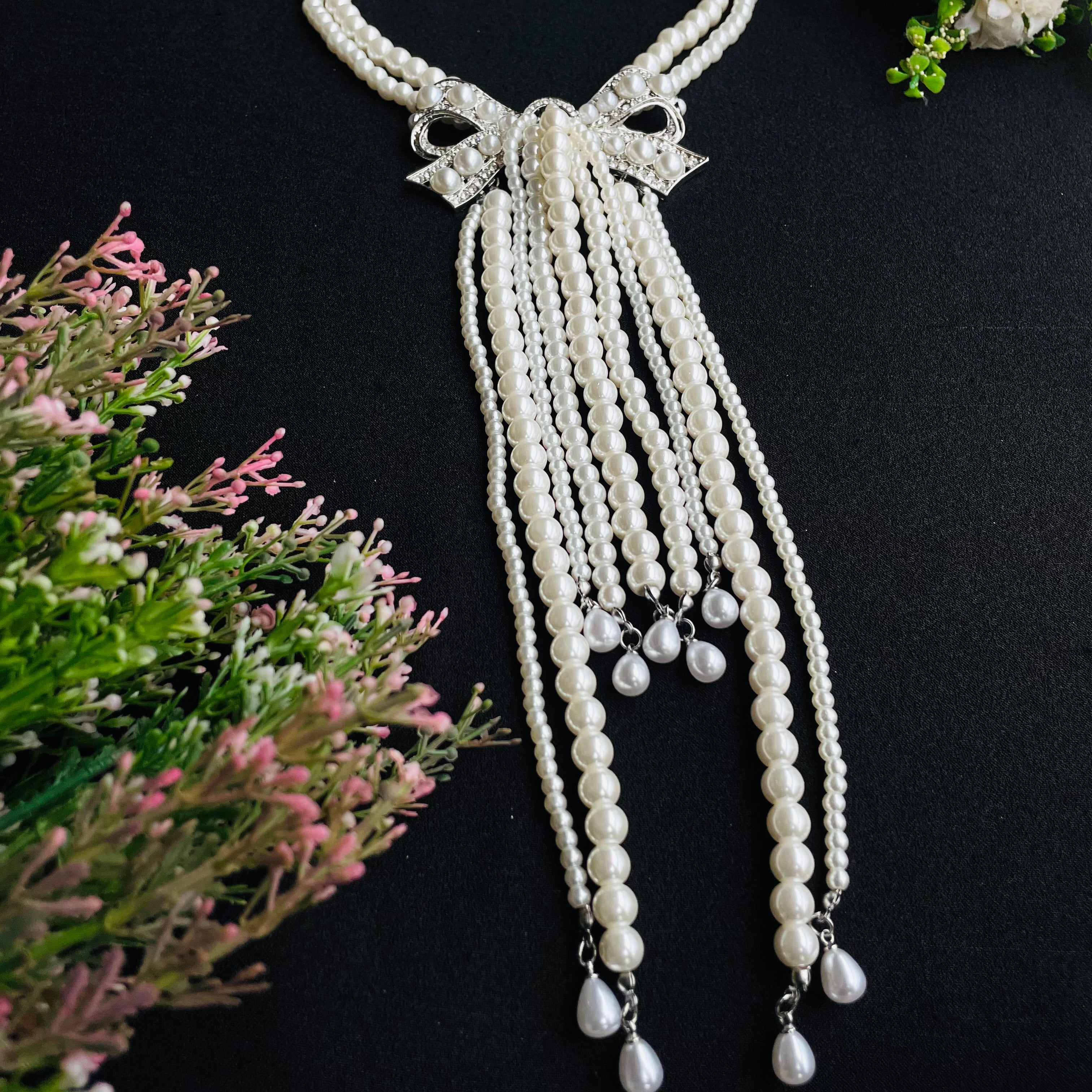 Layla Hanging Pearl Neckpiece