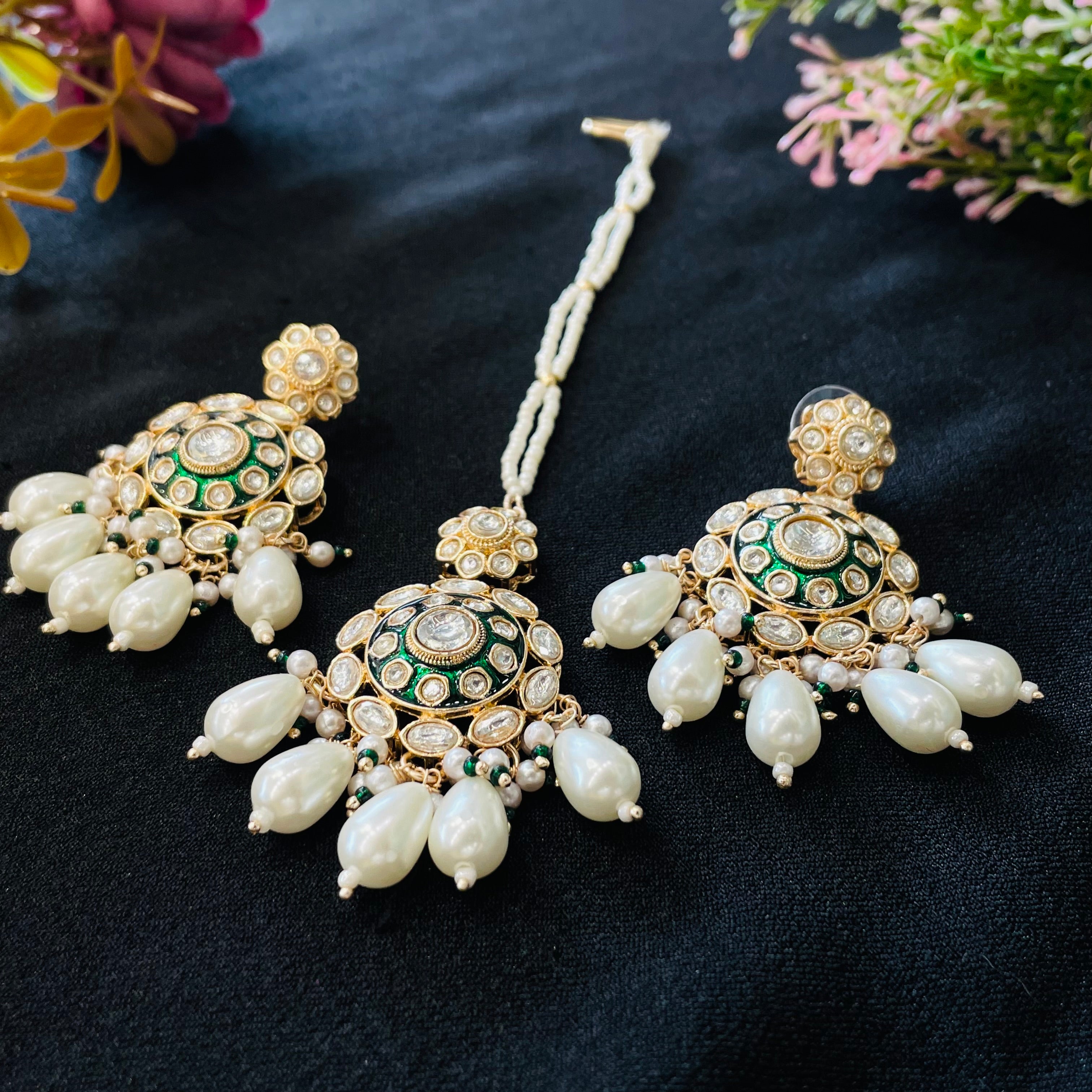Nayaab Mayera Tikka With Earrings