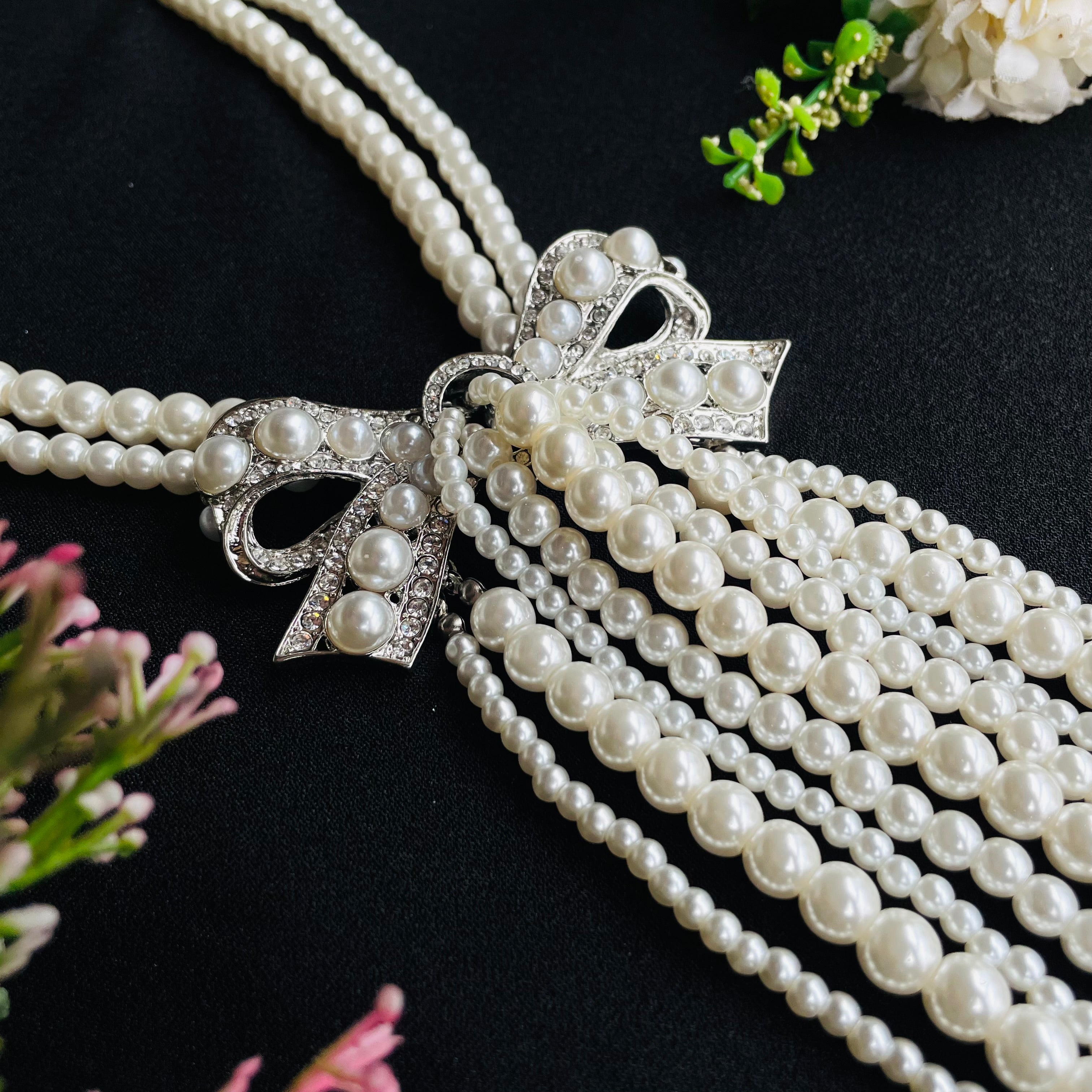Layla Hanging Pearl Neckpiece
