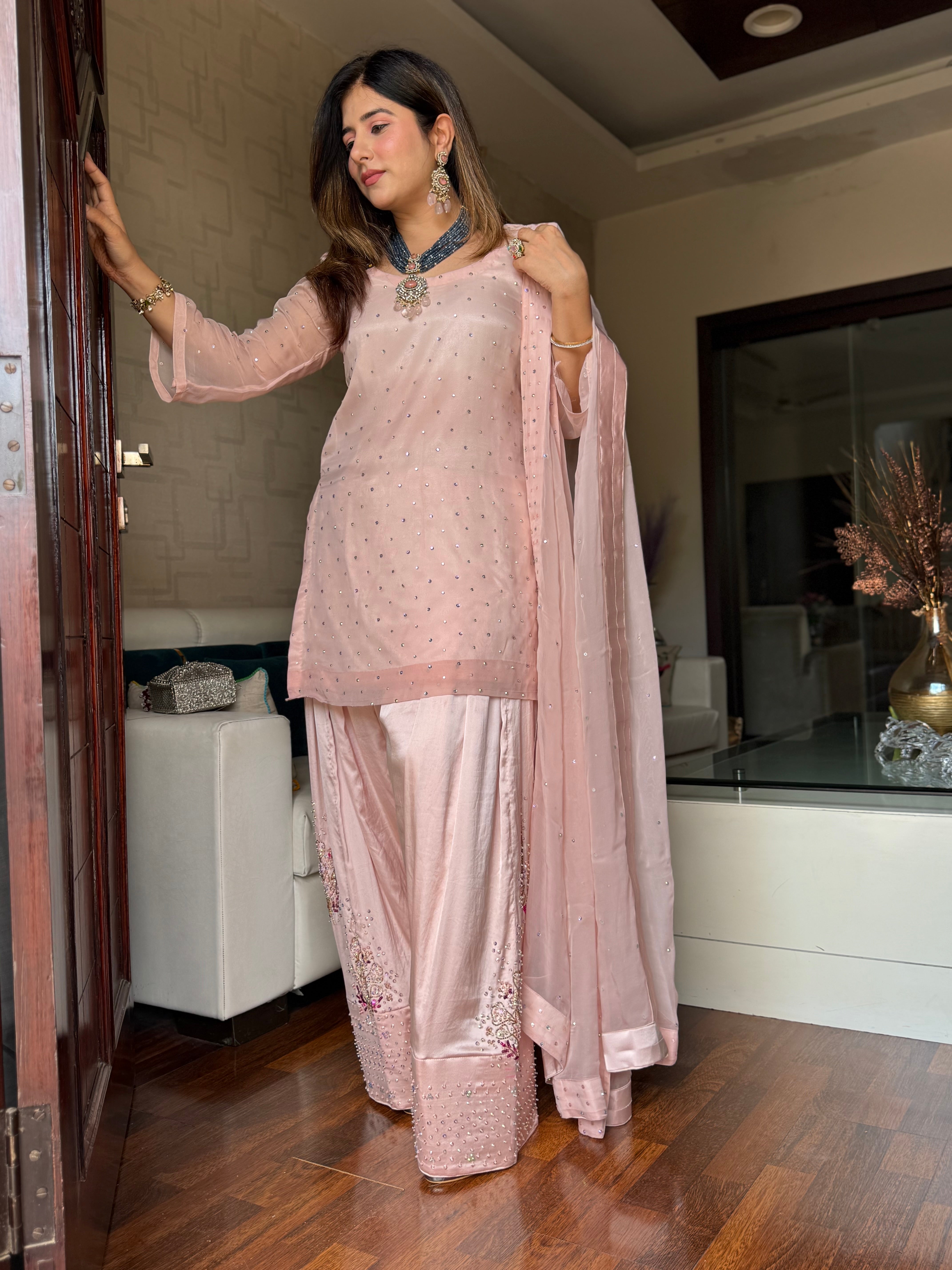 VS Gulabi Noor Suit Set