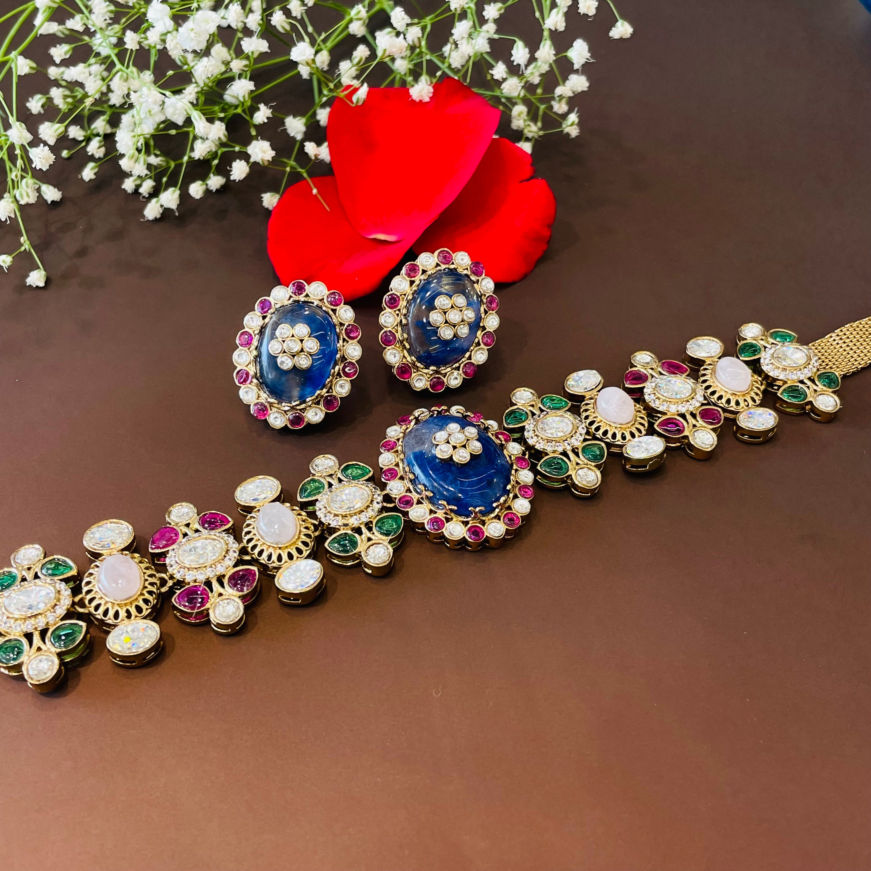 Nayaab Vanya Choker