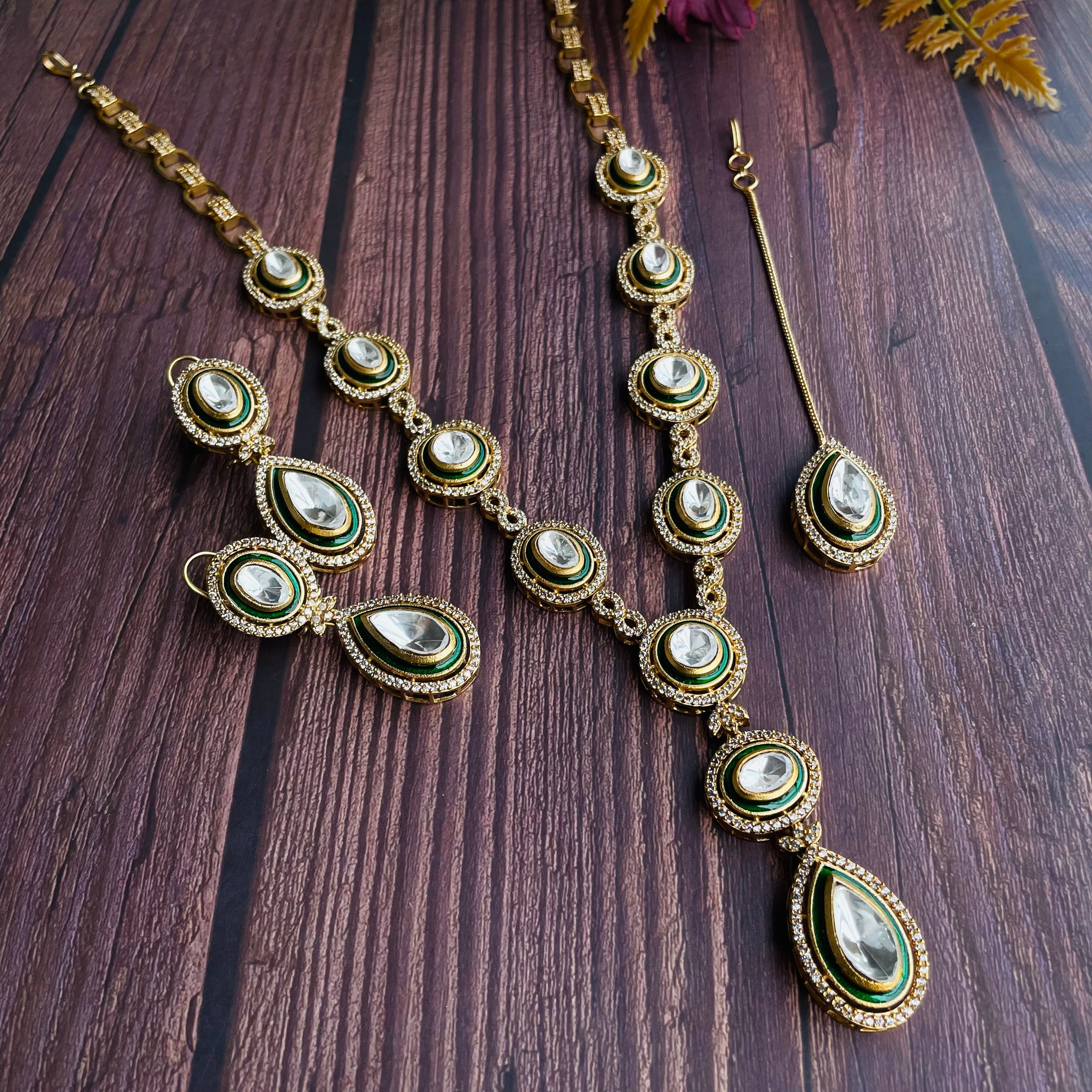 Nayaab Akira Neckpiece