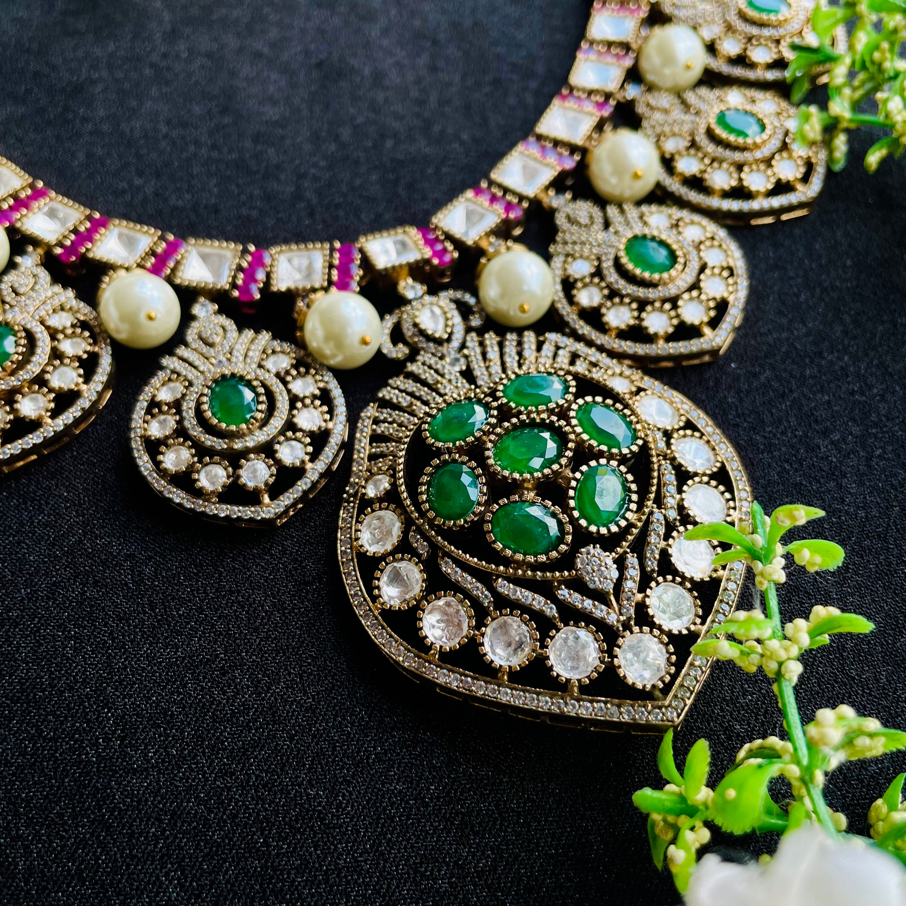 Nayaab Ramya Neckpiece