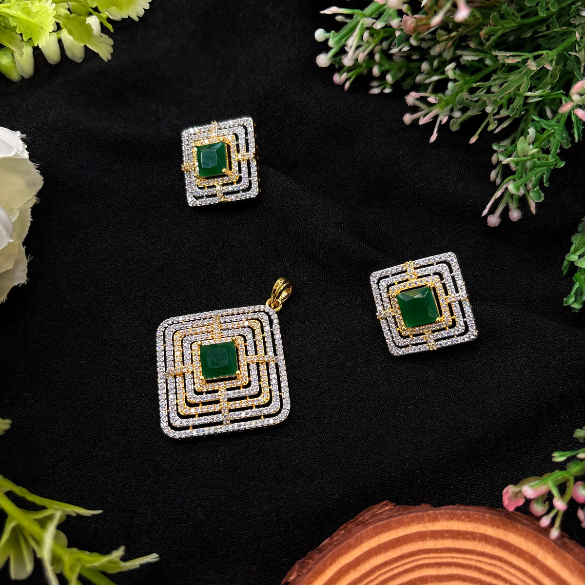 Sorelle Emerald Pendant Set
