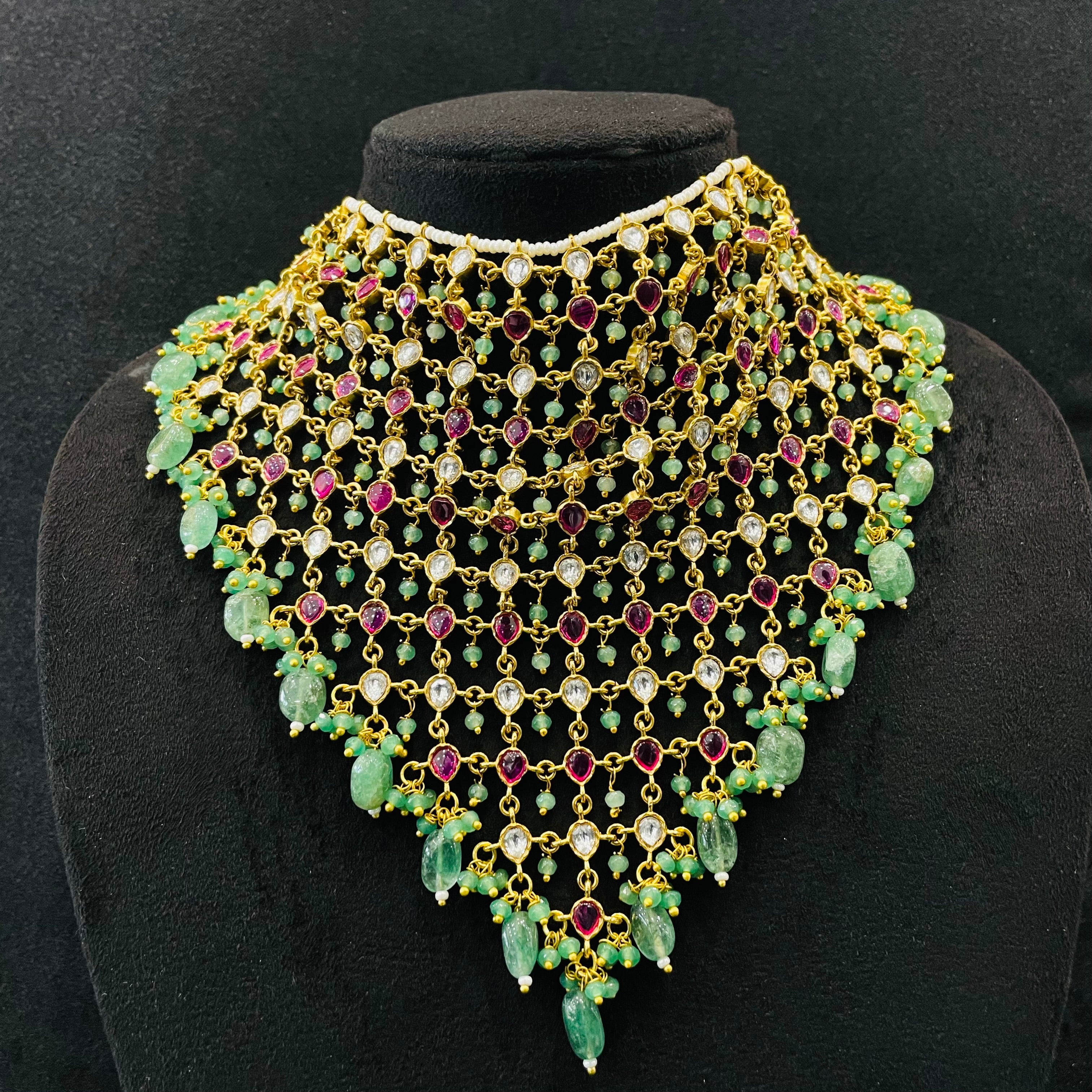 Nayaab madhavi neckpiece
