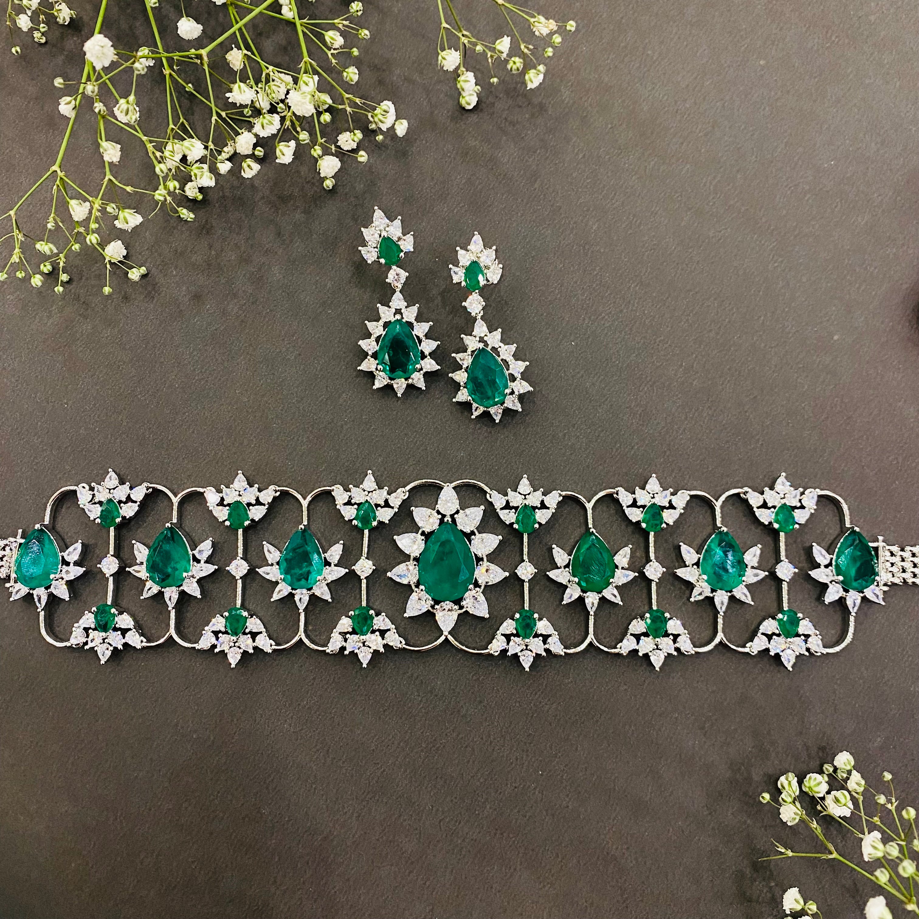 Ad Mira choker