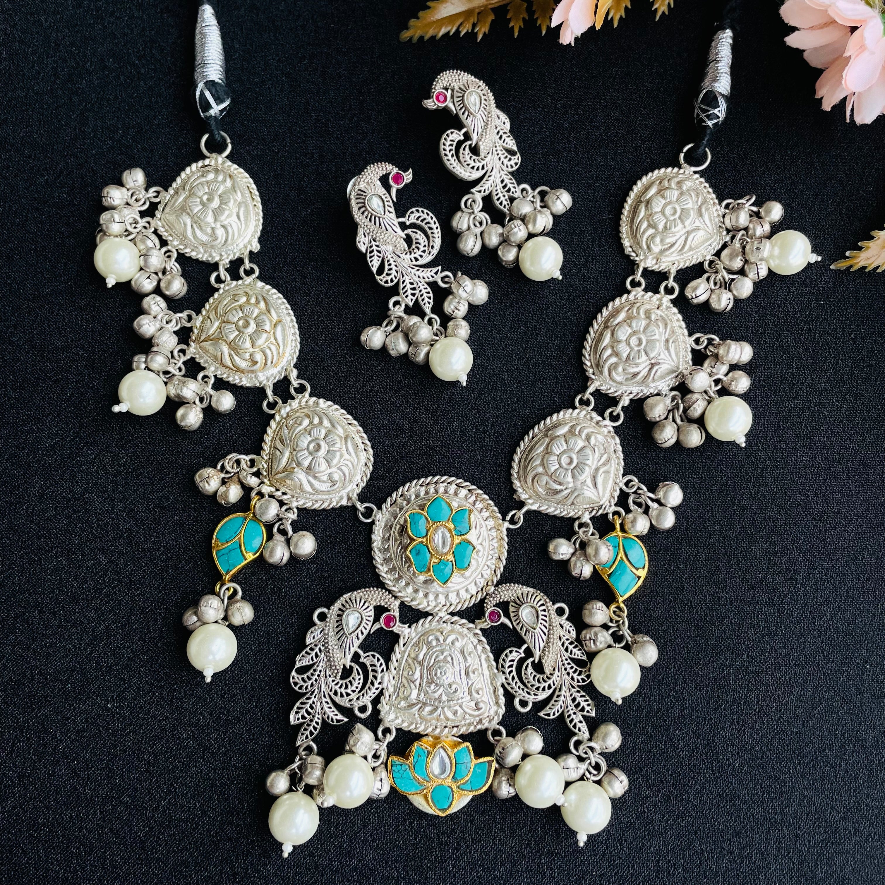 Inara Josie long Neckpiece