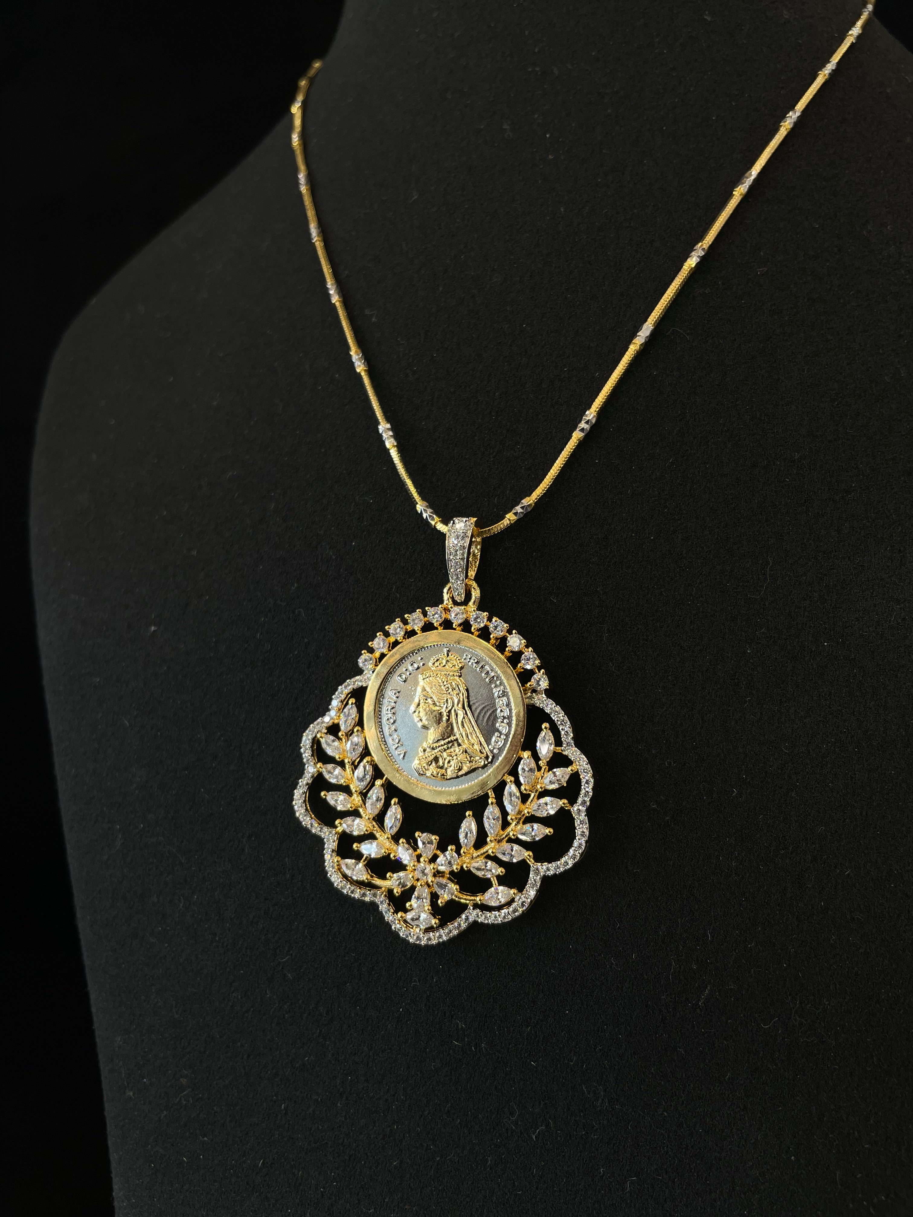 Ad Celeste coin pendant Set