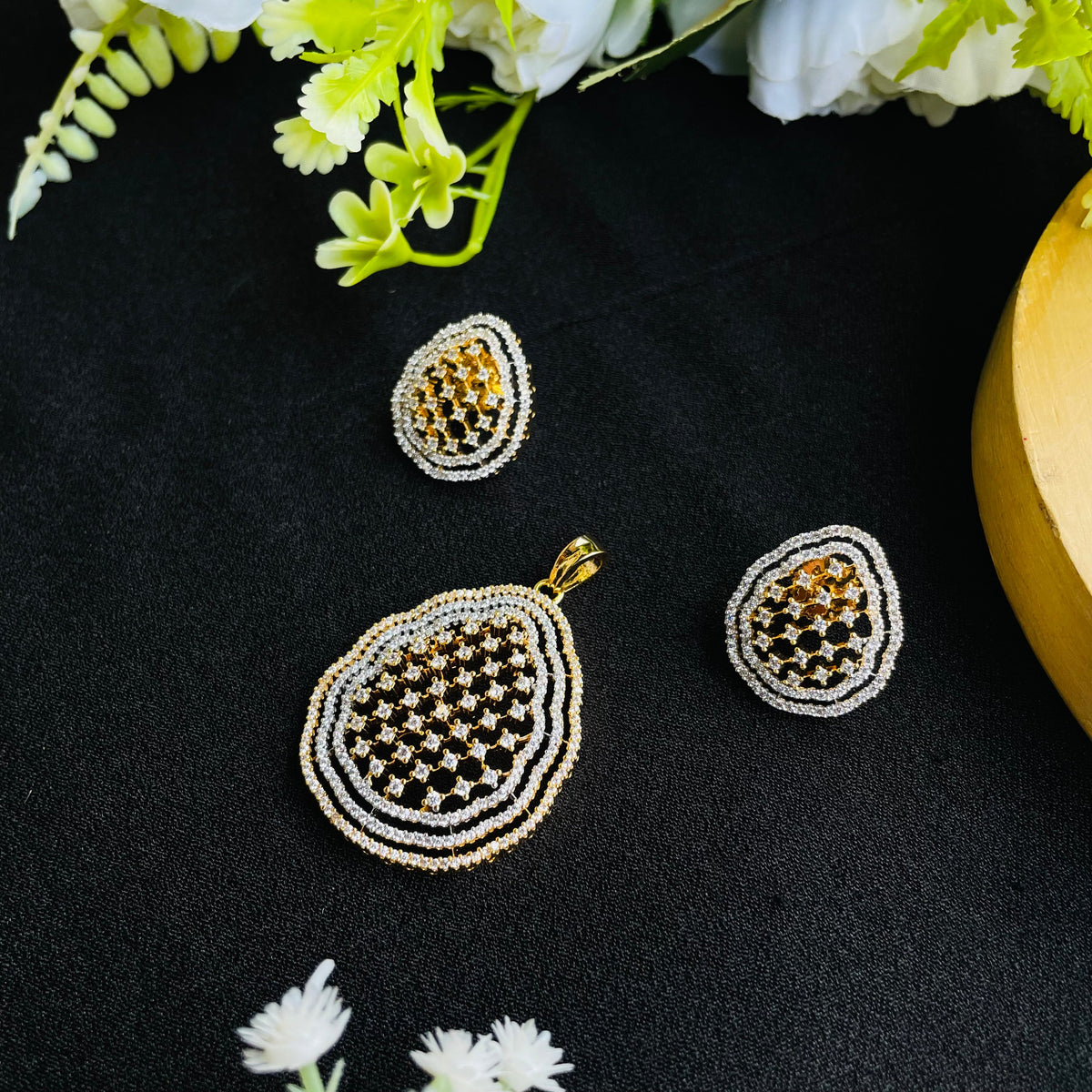 Elara Pendant Set