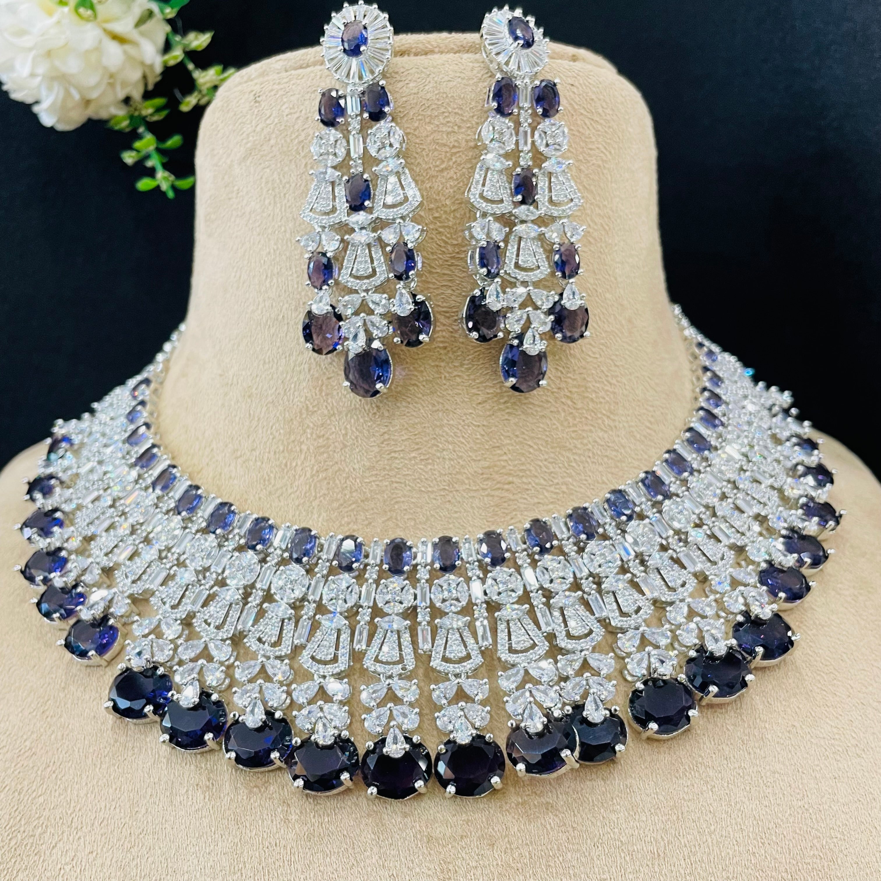 Ad Ishita neckpiece