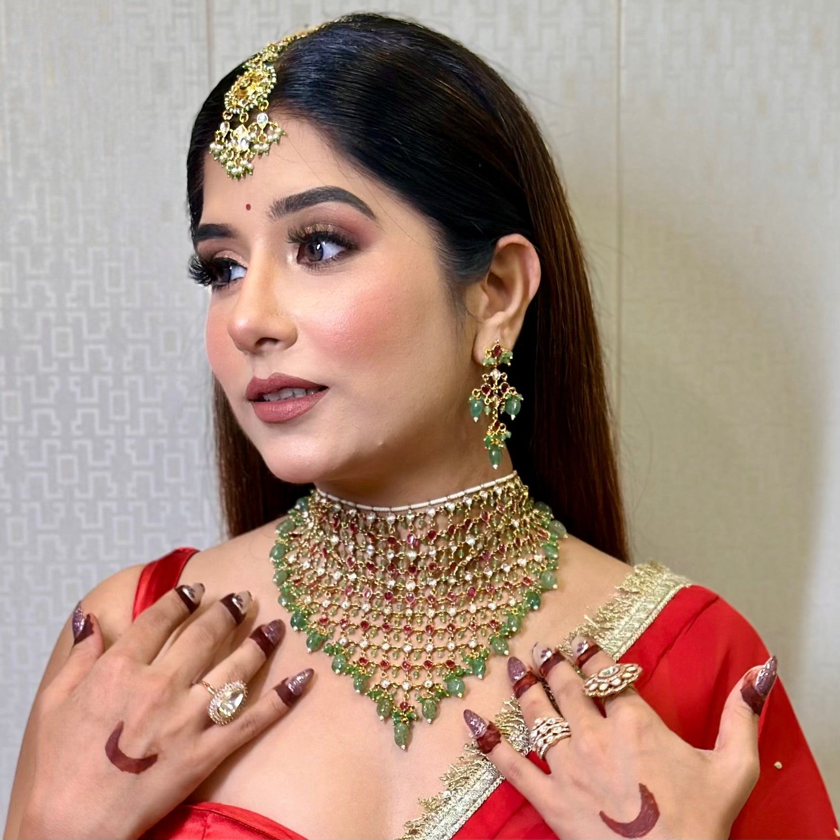 Nayaab madhavi neckpiece