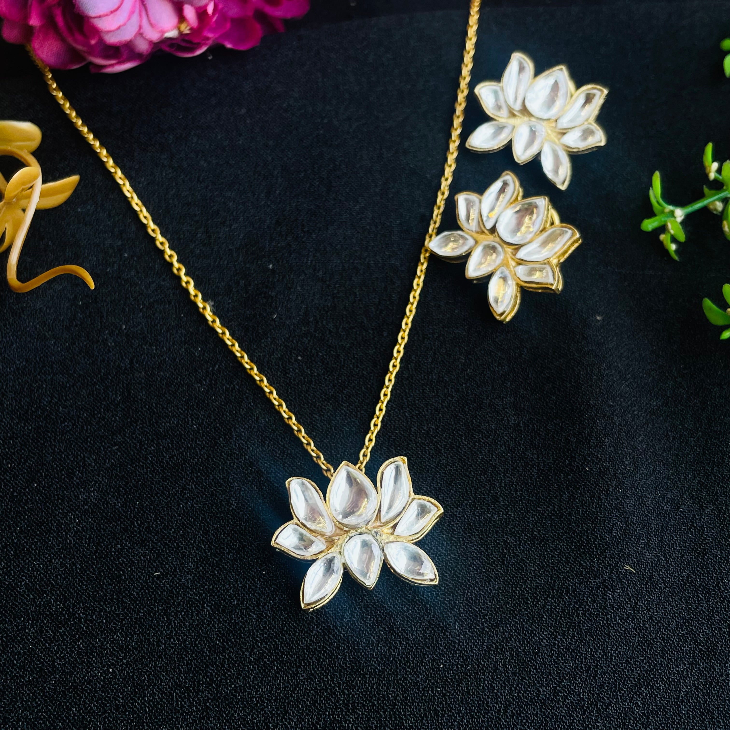 Nayaab Ruth pendant