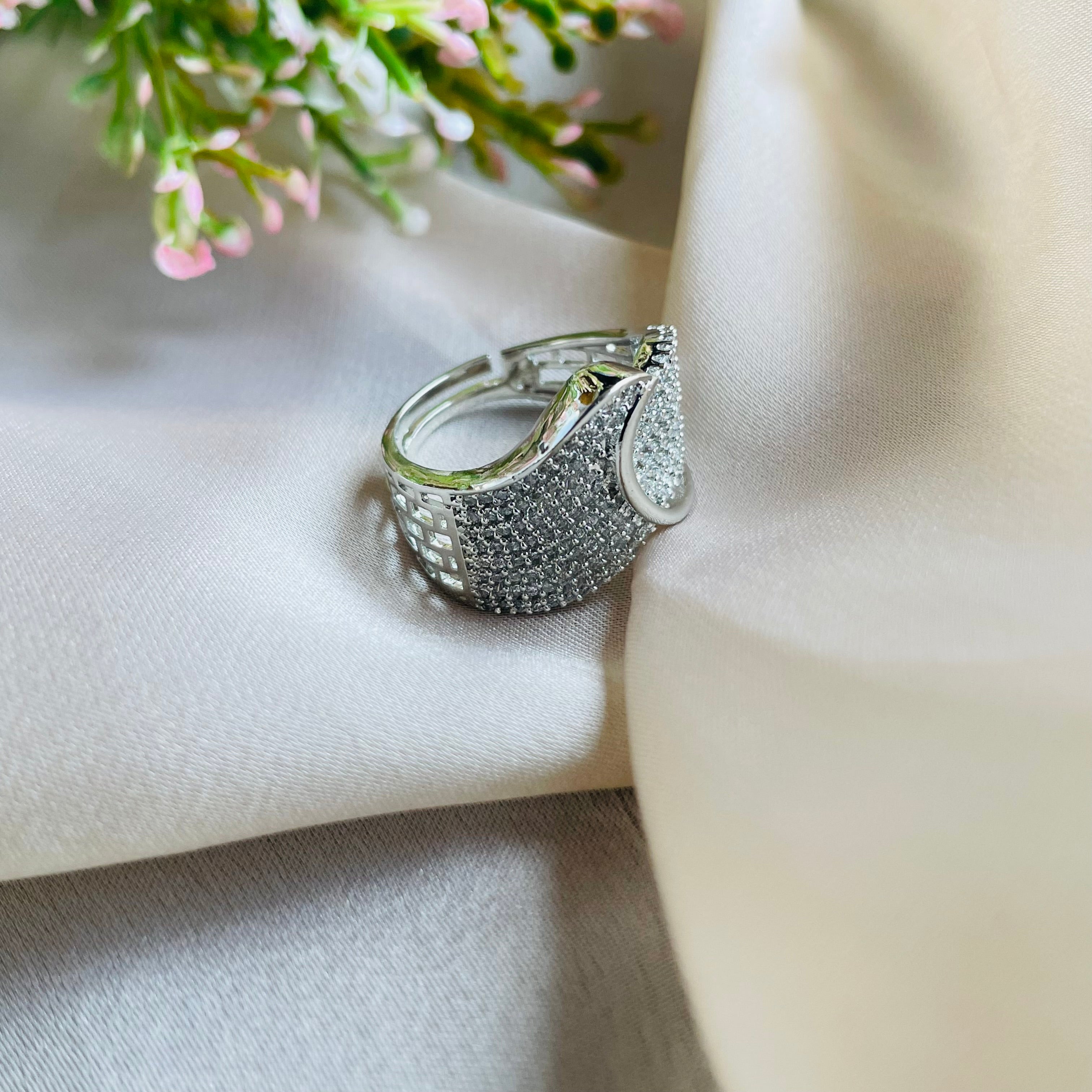 Ad Julia ring adjustable