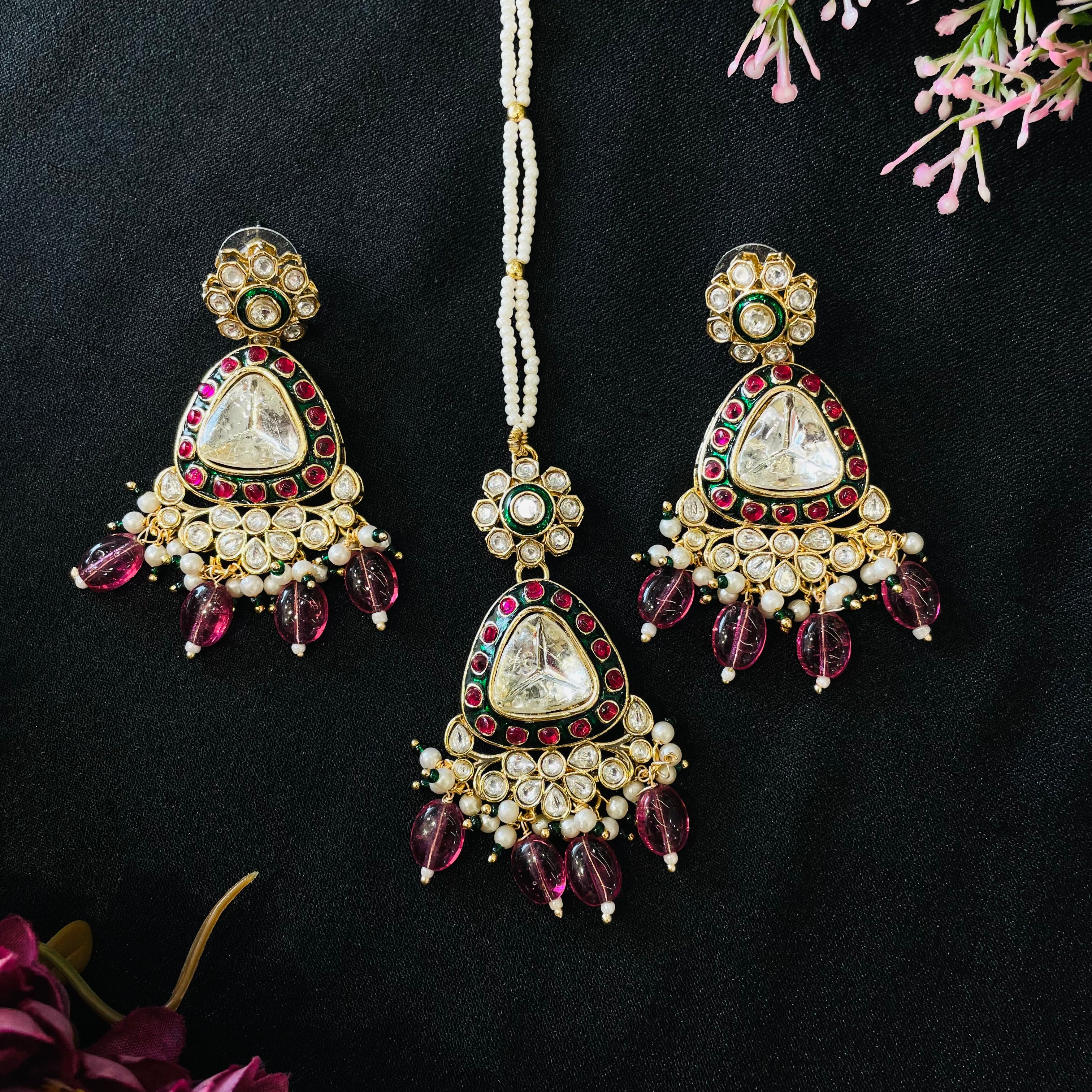 Nayaab Priya Tikka With Earrings