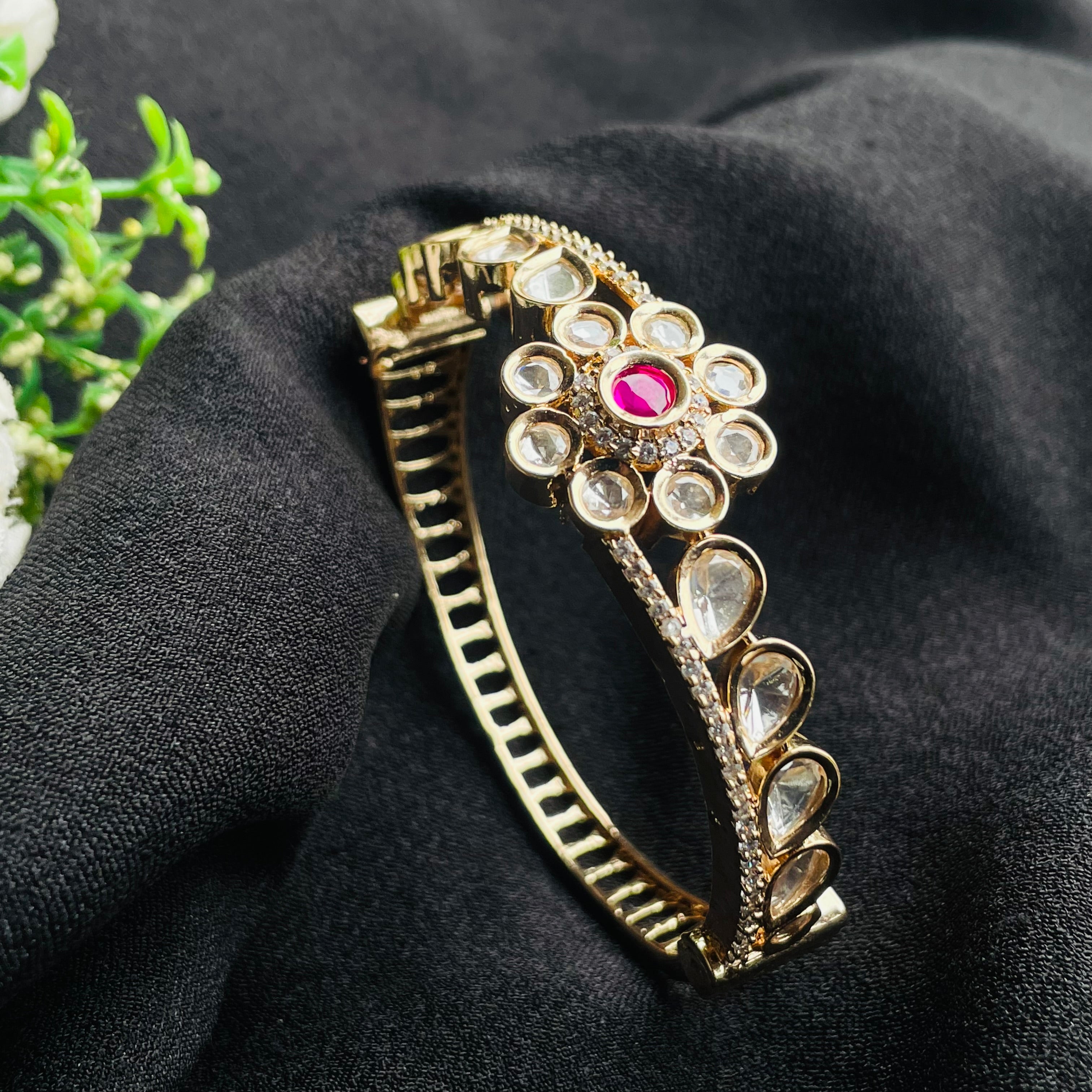 Nayaab sara Polki Bracelet