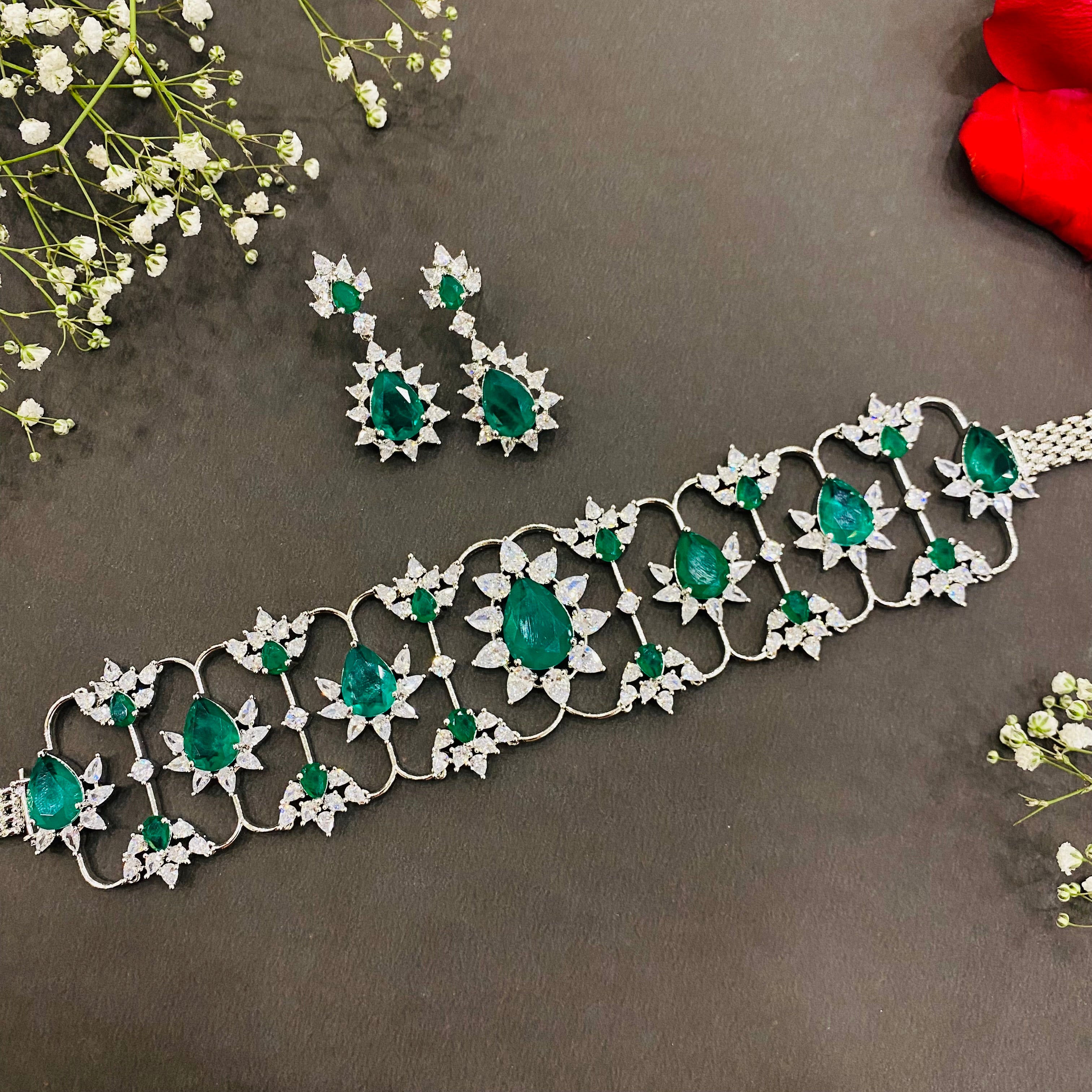 Ad Mira choker