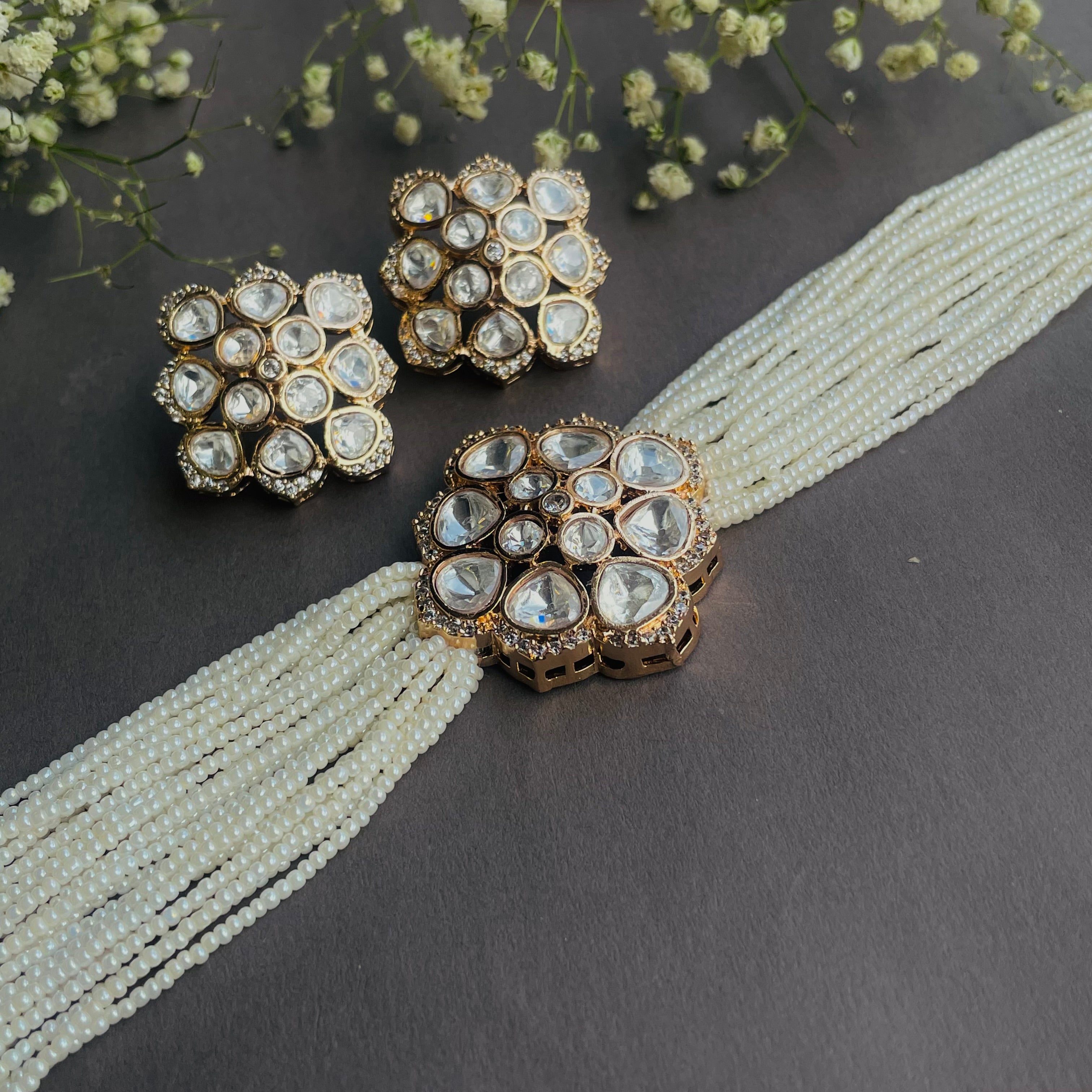 Nayaab Sara choker