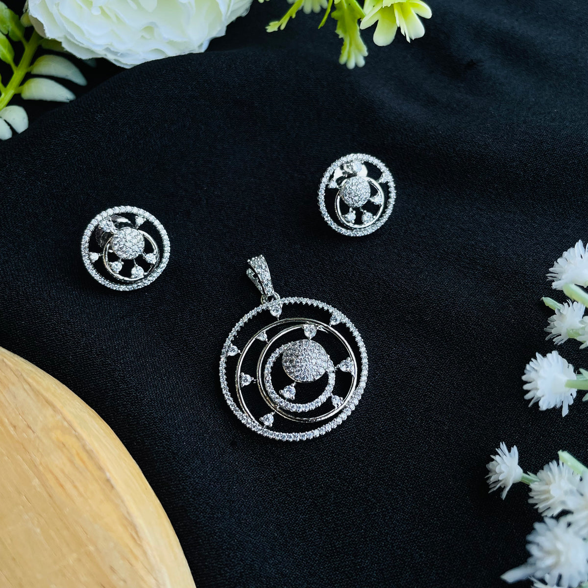 Chandrika Pendant Set