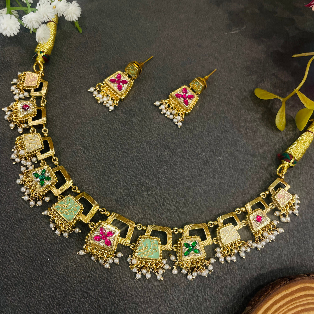 Vyanika Neckpiece