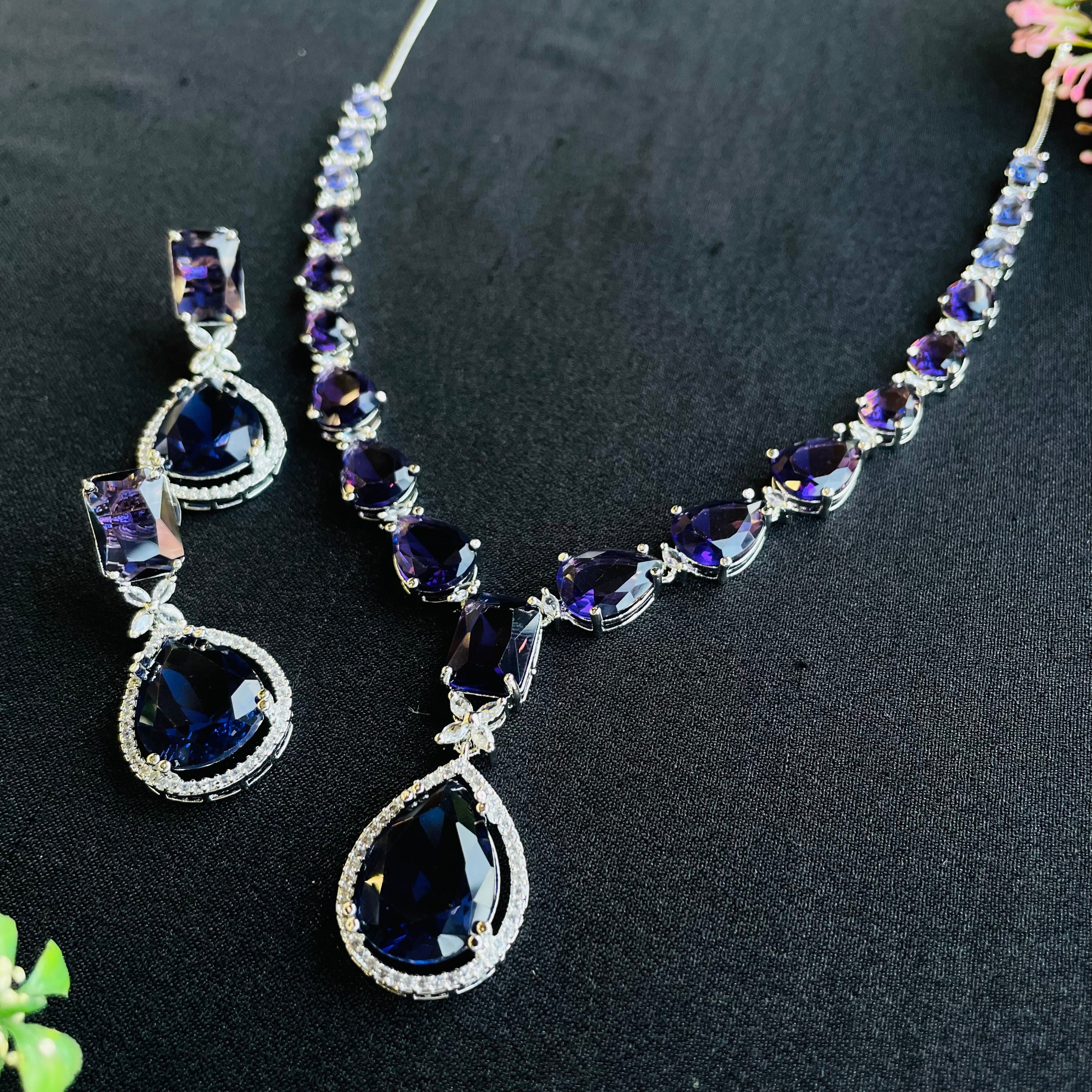 kiara emerald  ad Neckpiece