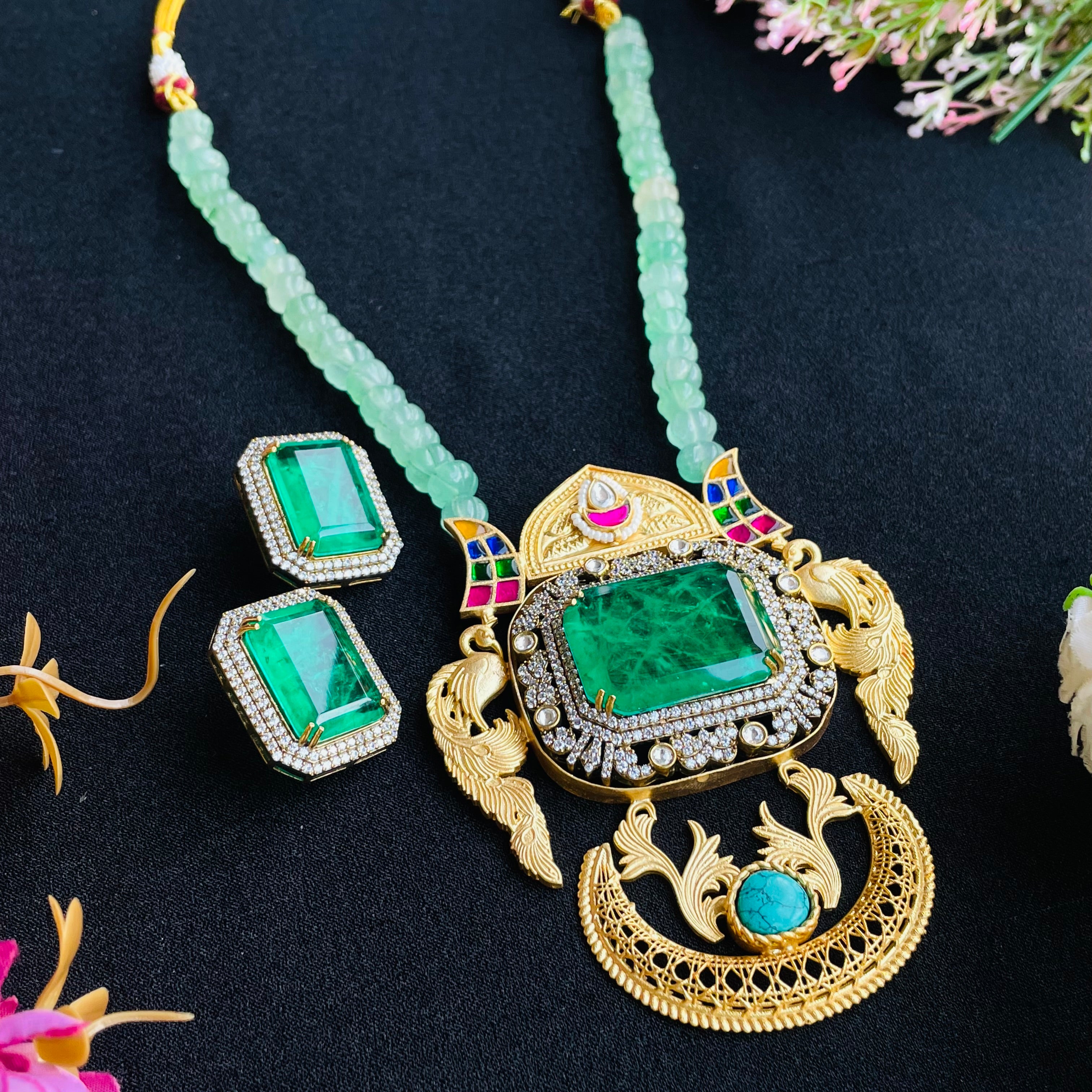 Nayaab arushi neckpiece