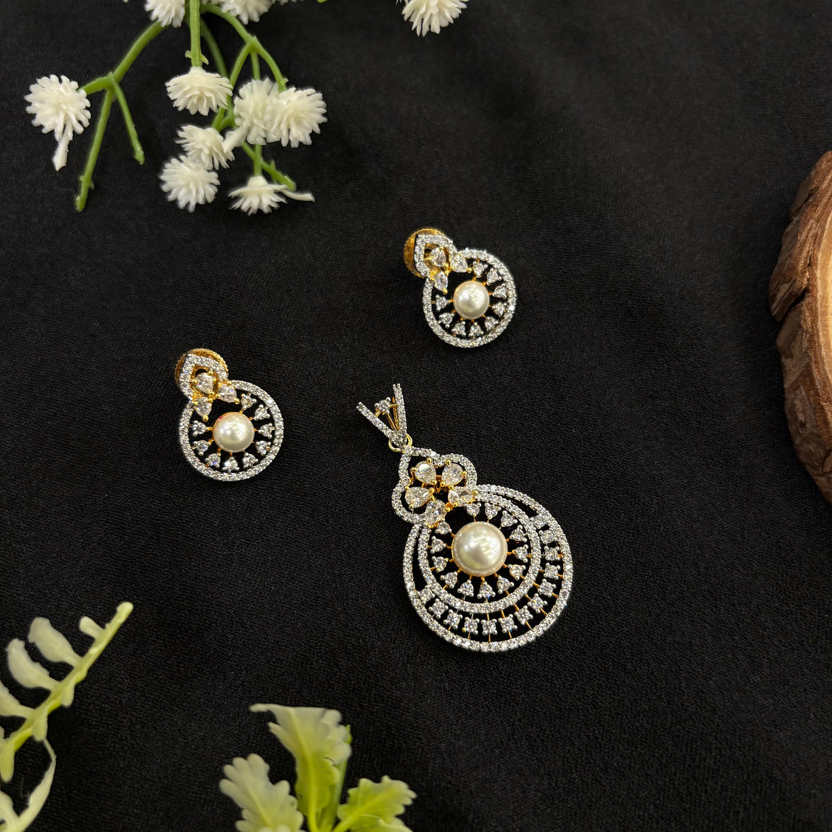 Muktika Pendant Set