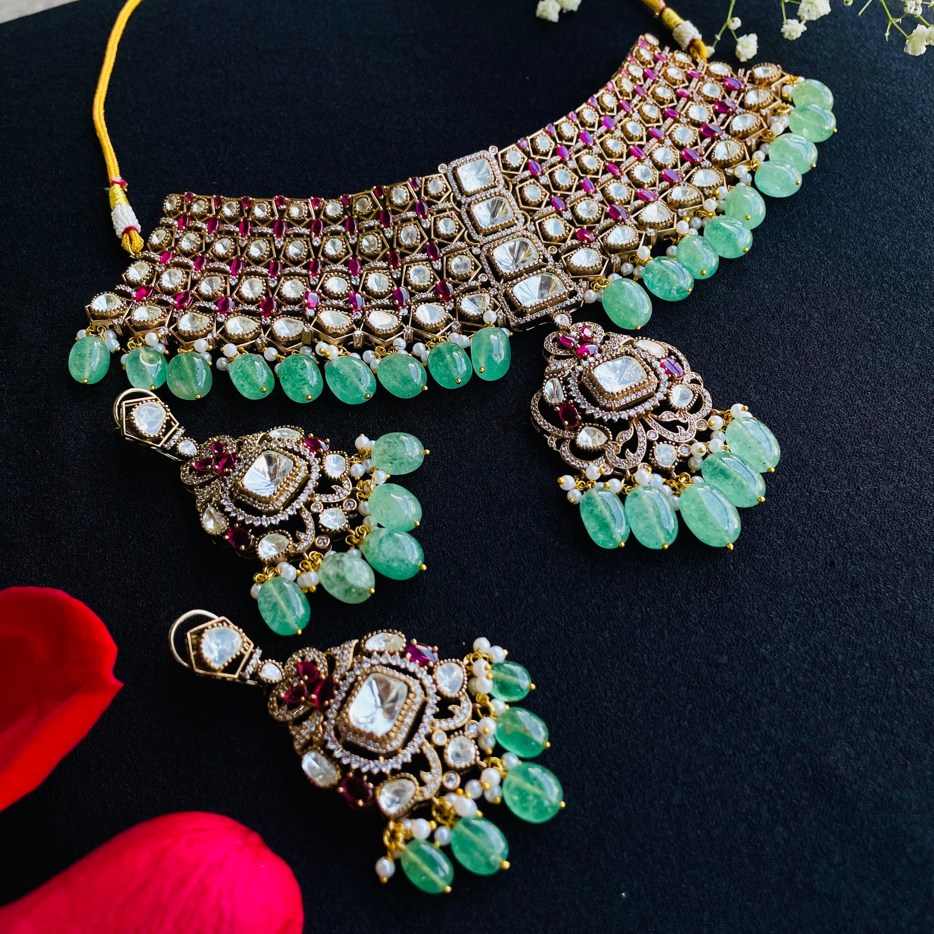 Nayaab Alizeh neckpiece