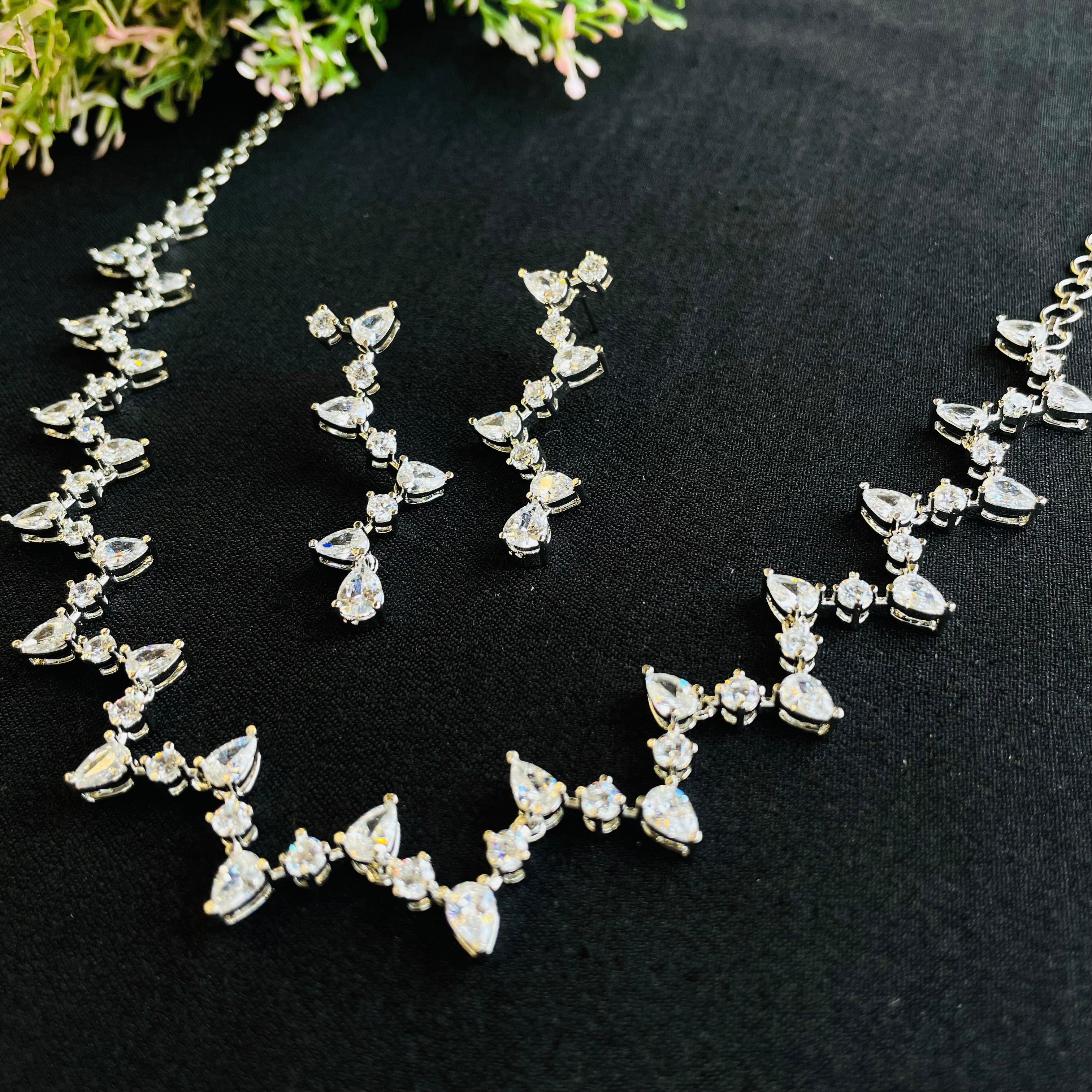 Ad Mariah Neckpiece
