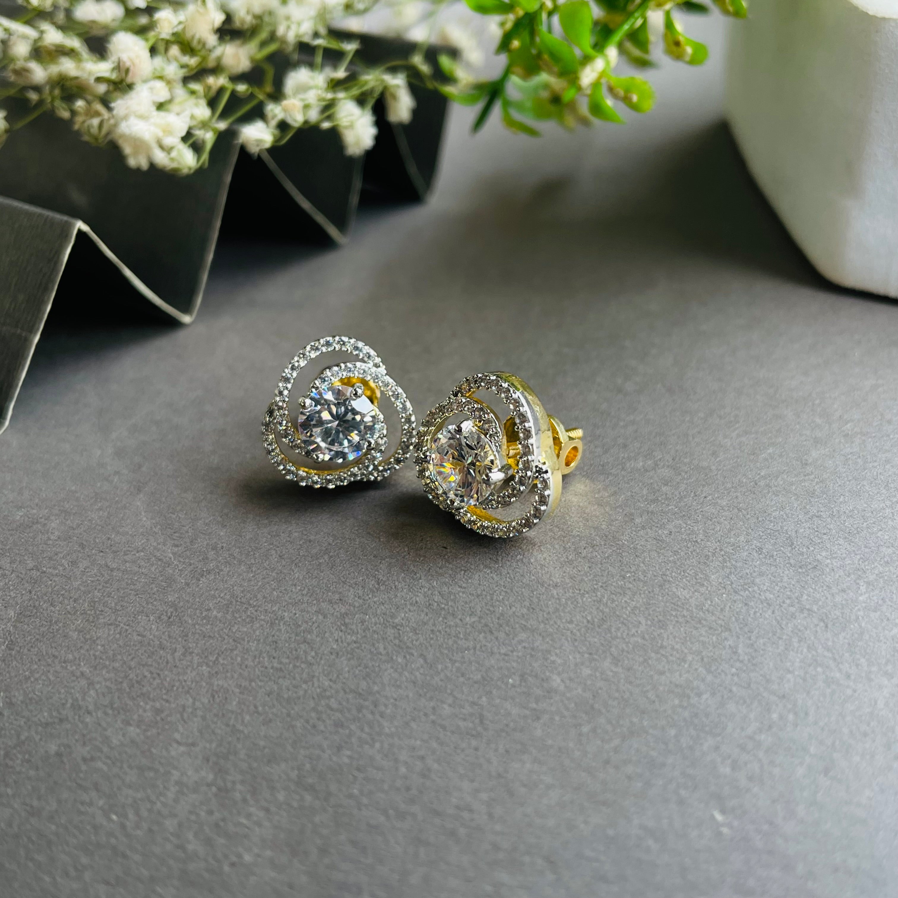 Ad Arrow studs