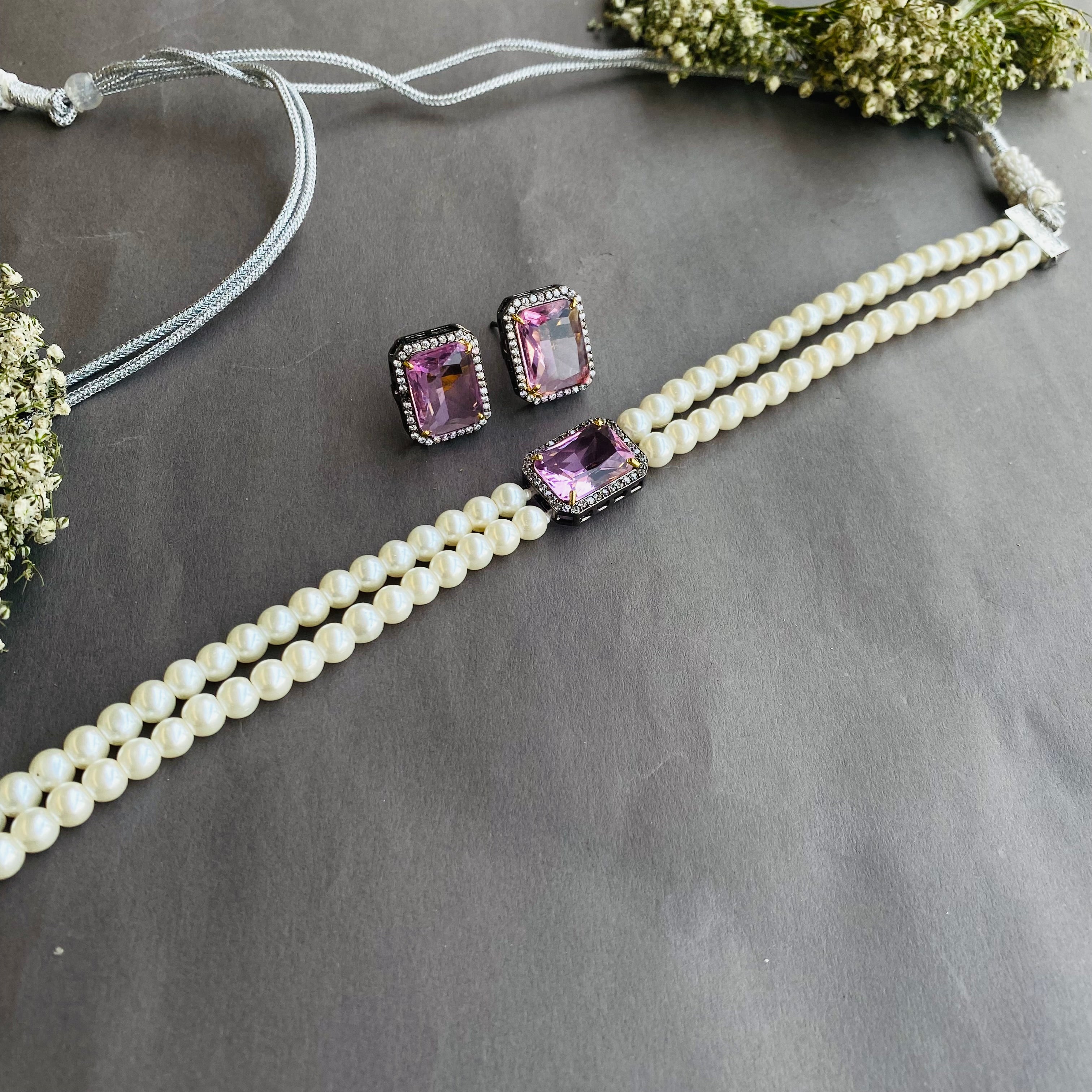 Ad Anika choker