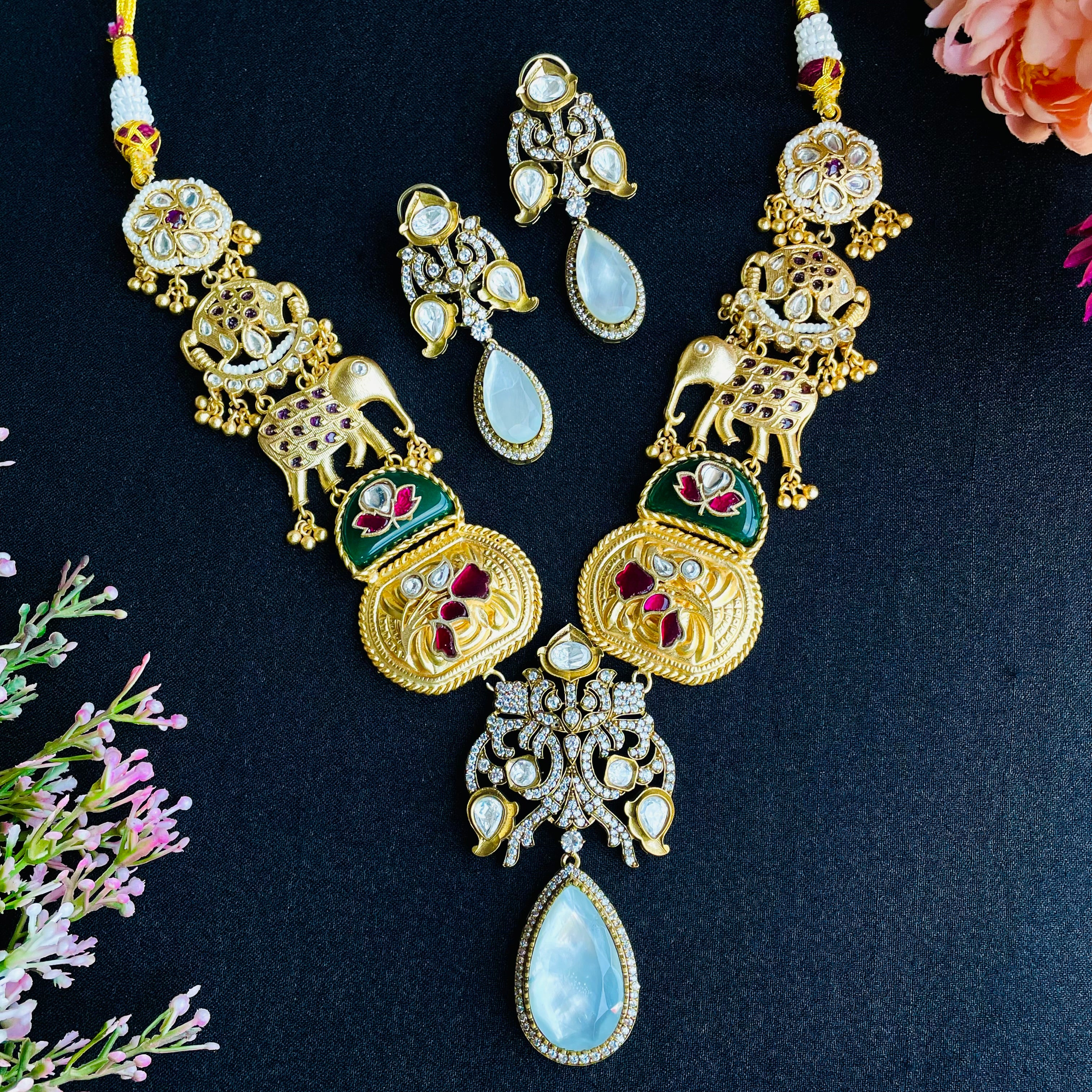 Nayaab bindu neckpiece