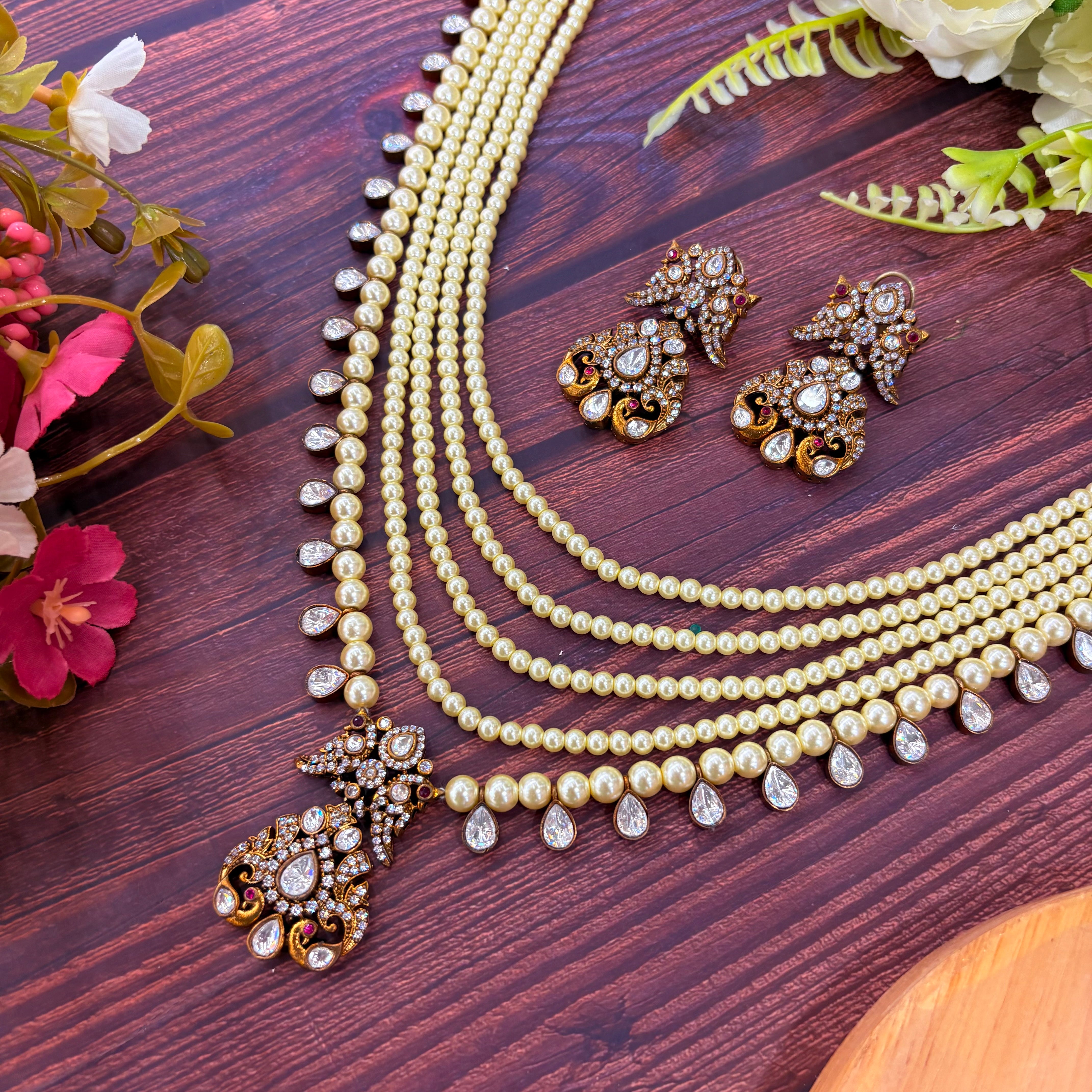 Nayaab Myra Neckpiece