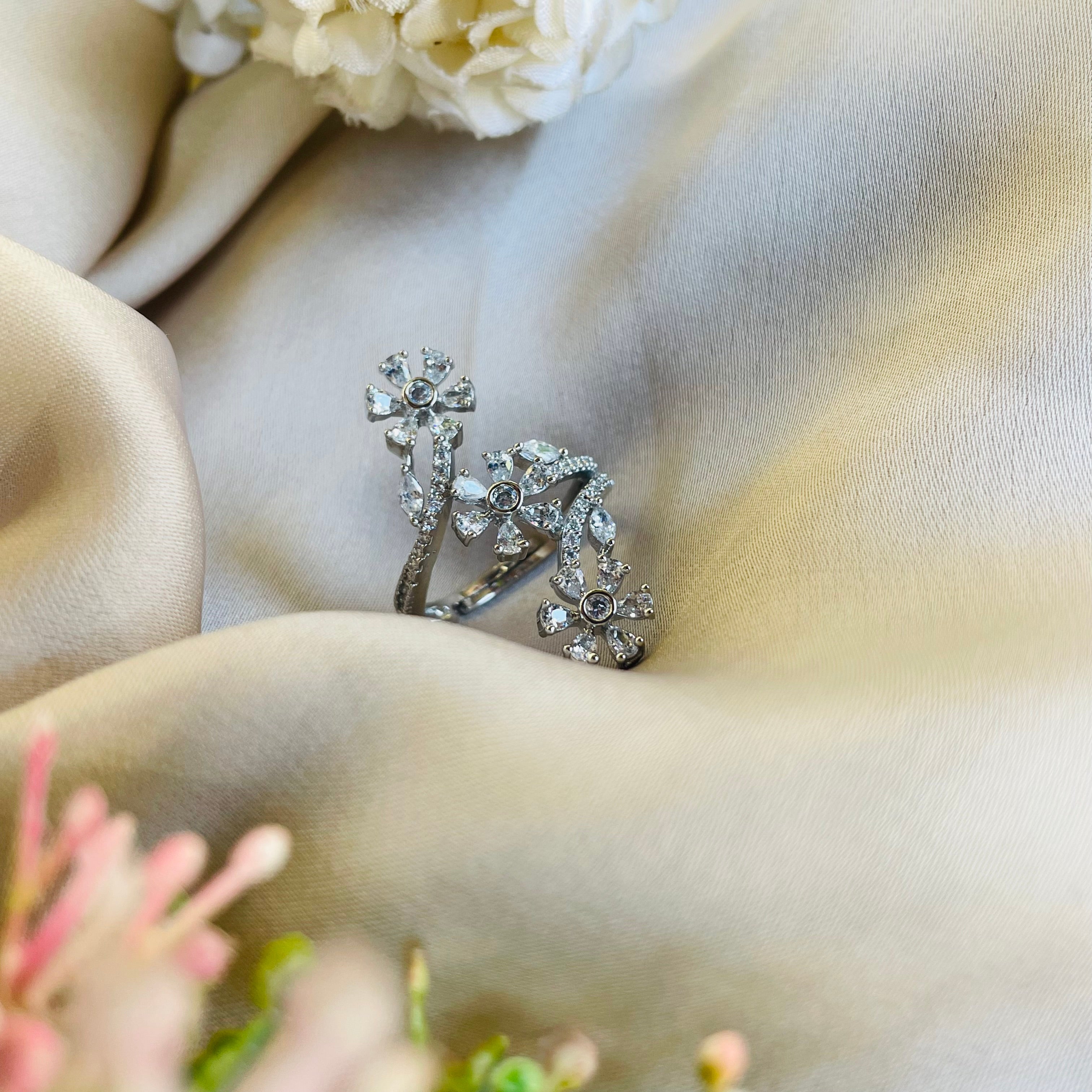 Ad Darla ring adjustable