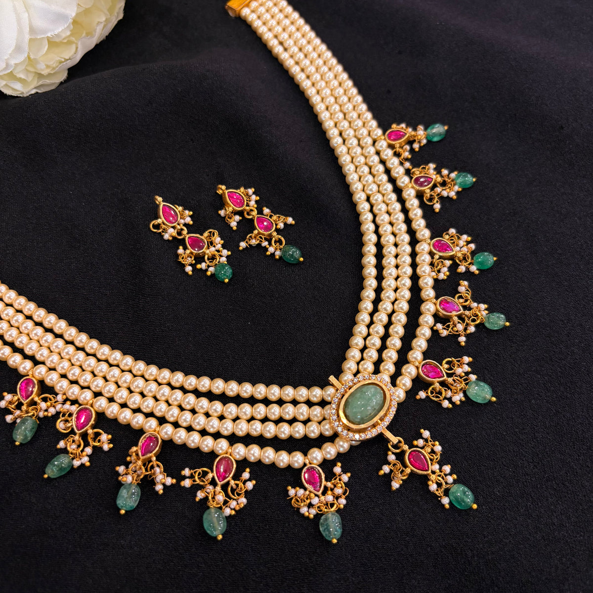 Vyanika Pearl Nayaab