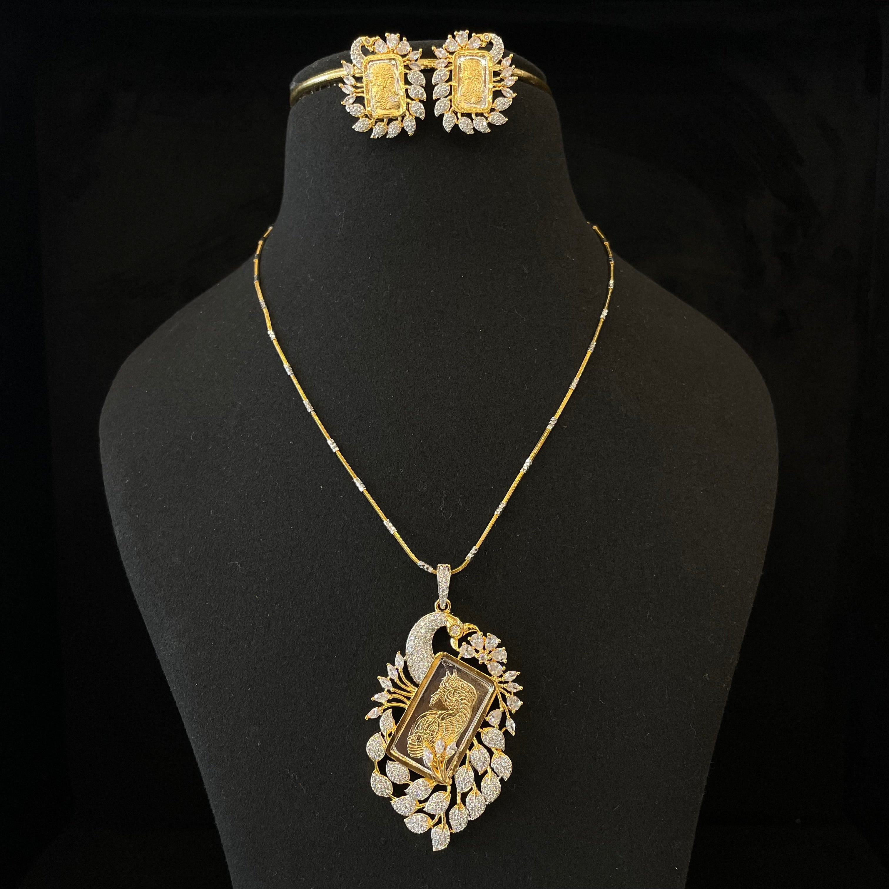 AD Aarna Pendant Set
