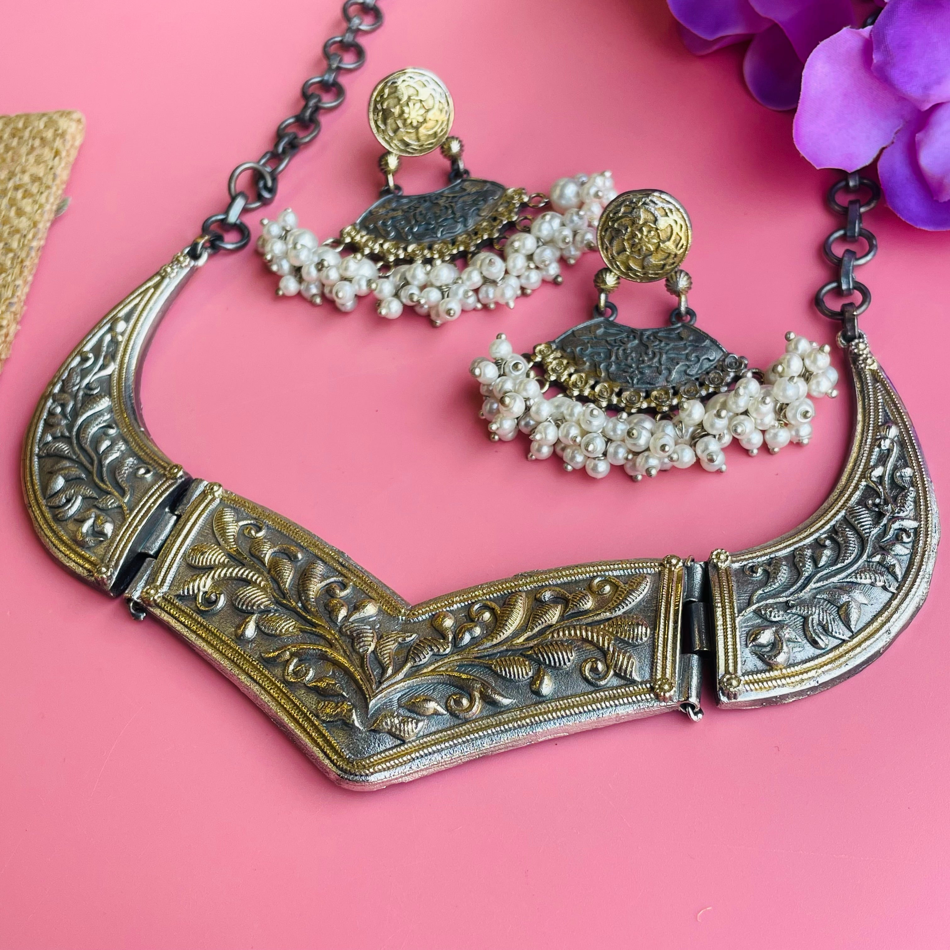 Inara Mahi neckpiece