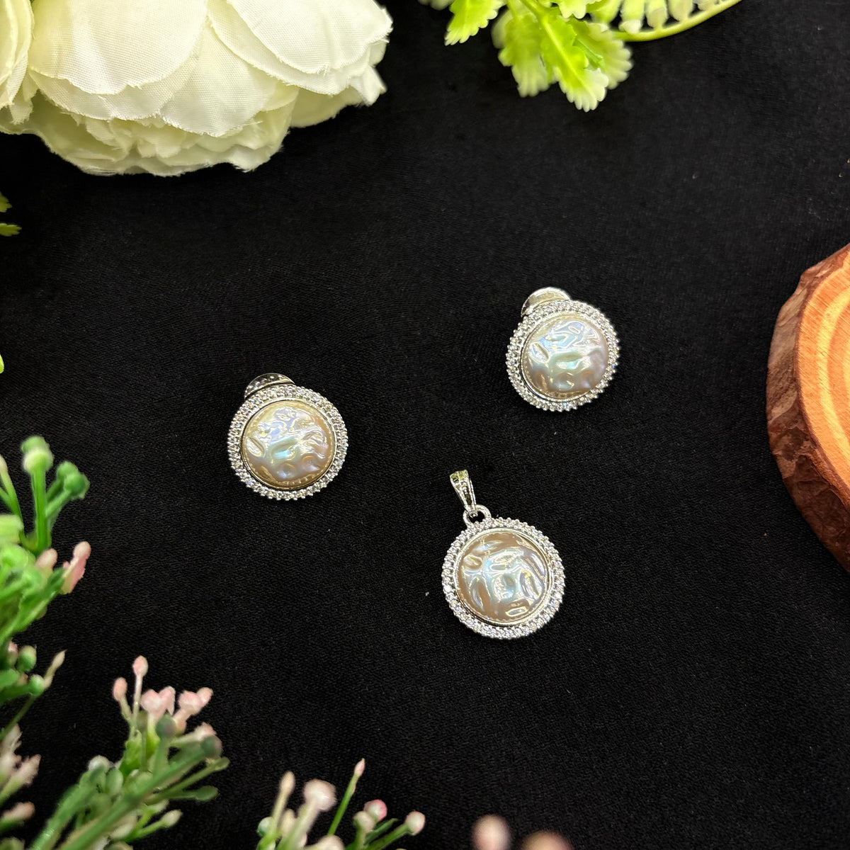 Elara Pearl Glow Pendant Set