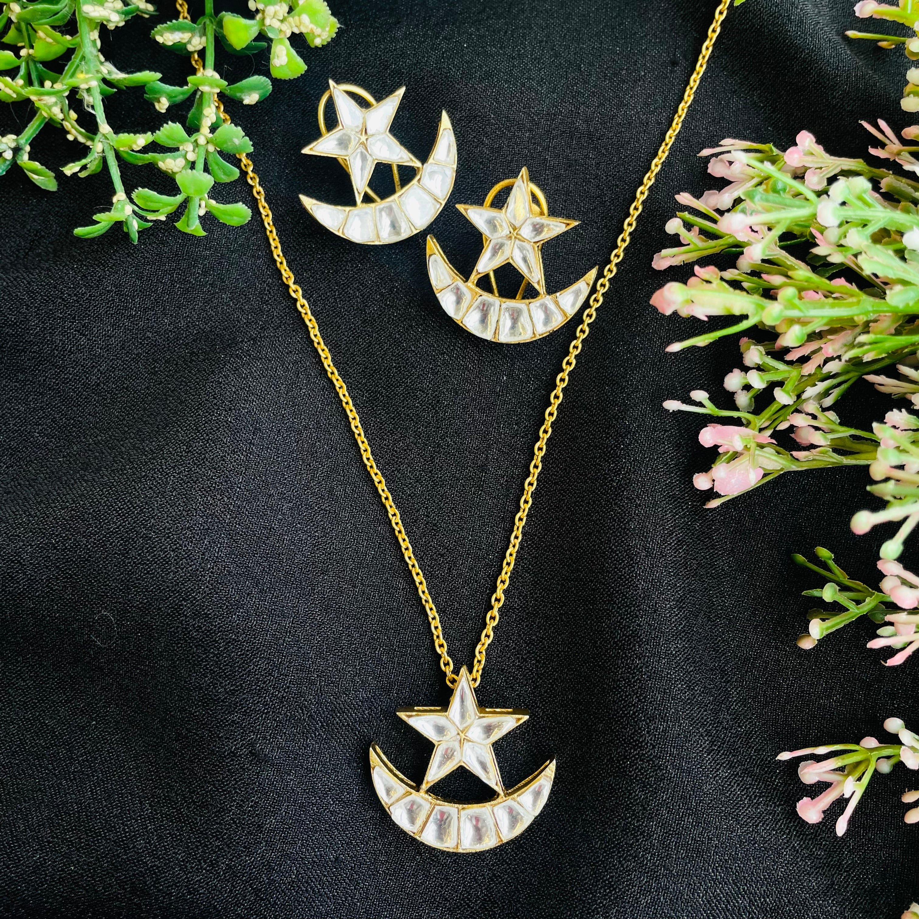 Nayaab Star Kundan Pendant Set