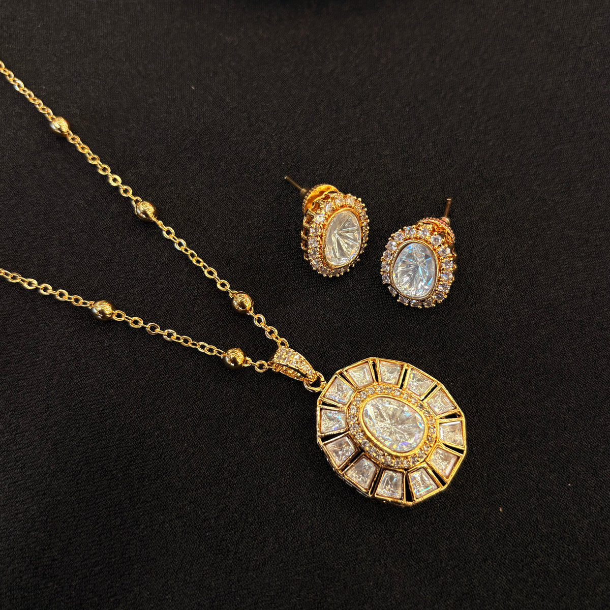 Aarika Radiance Pendant Set