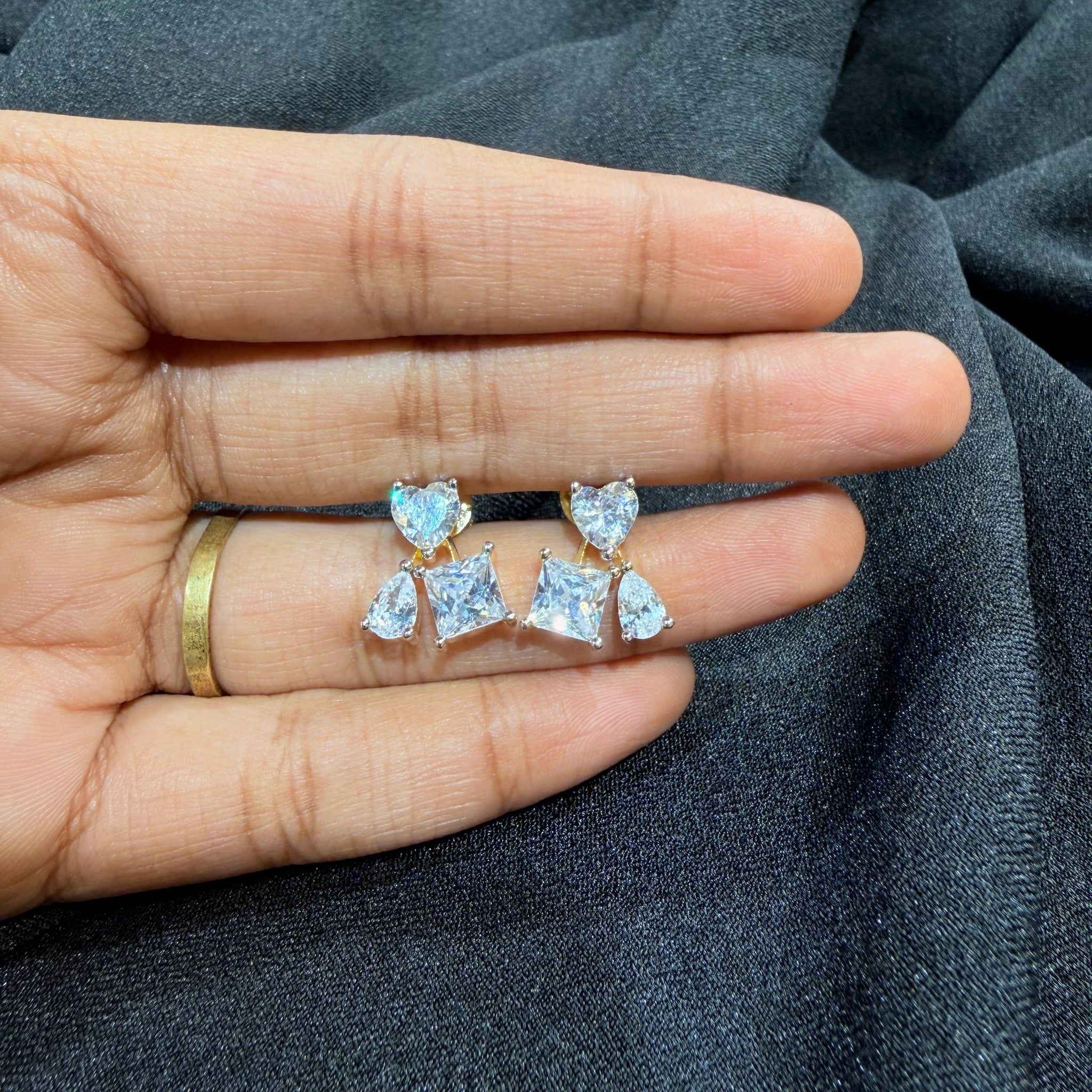 AD Elyna Studs